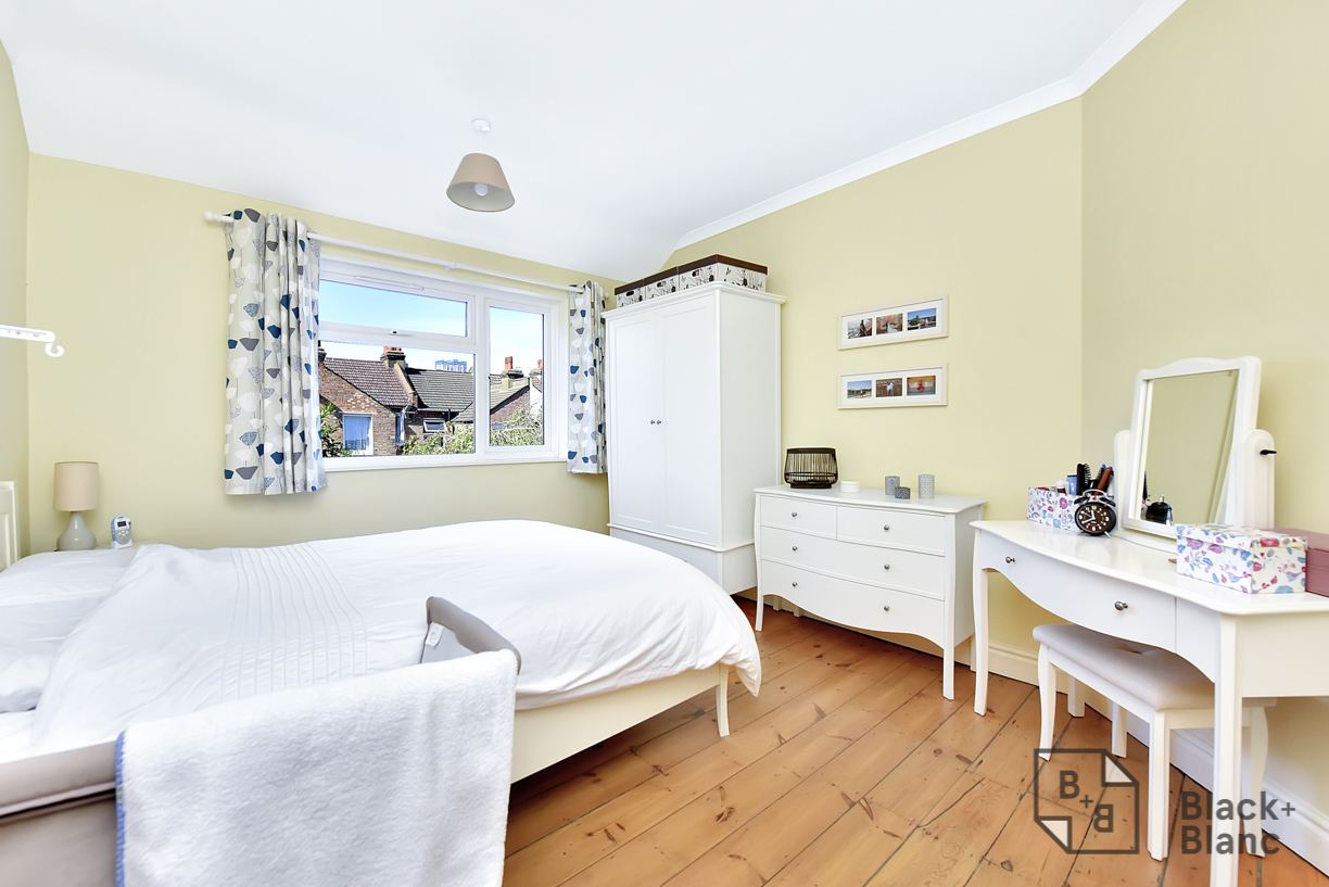 3 bed house for sale in Addiscombe Court Road, Croydon  - Property Image 6