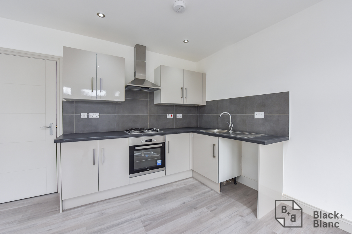 2 bed apartment for sale in Norbury Road, Thornton Heath  - Property Image 3