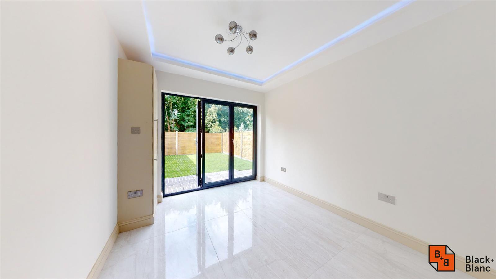2 bed apartment for sale in Northampton Road, Croydon  - Property Image 3