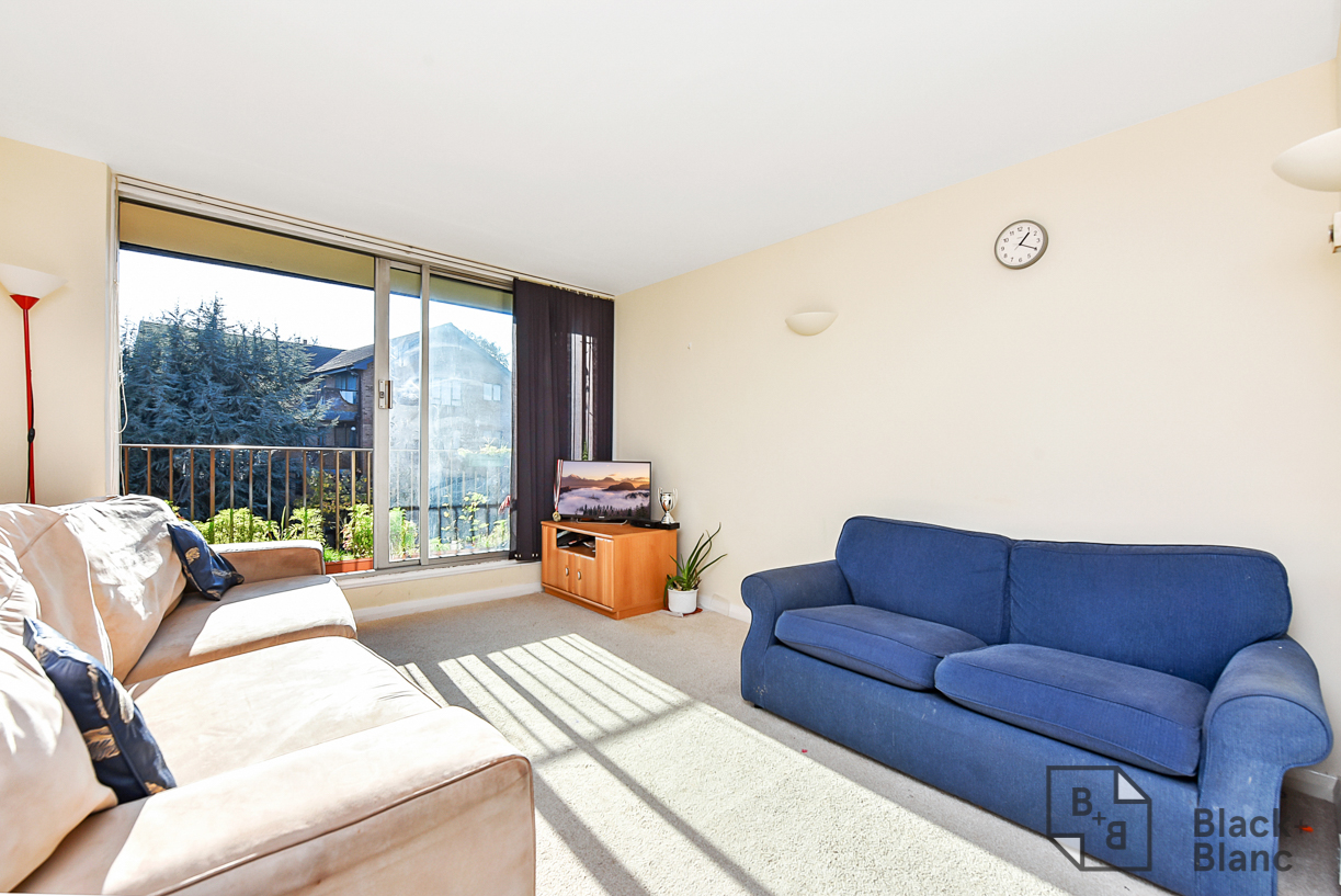 3 bed apartment to rent in Campion Close, Croydon  - Property Image 2