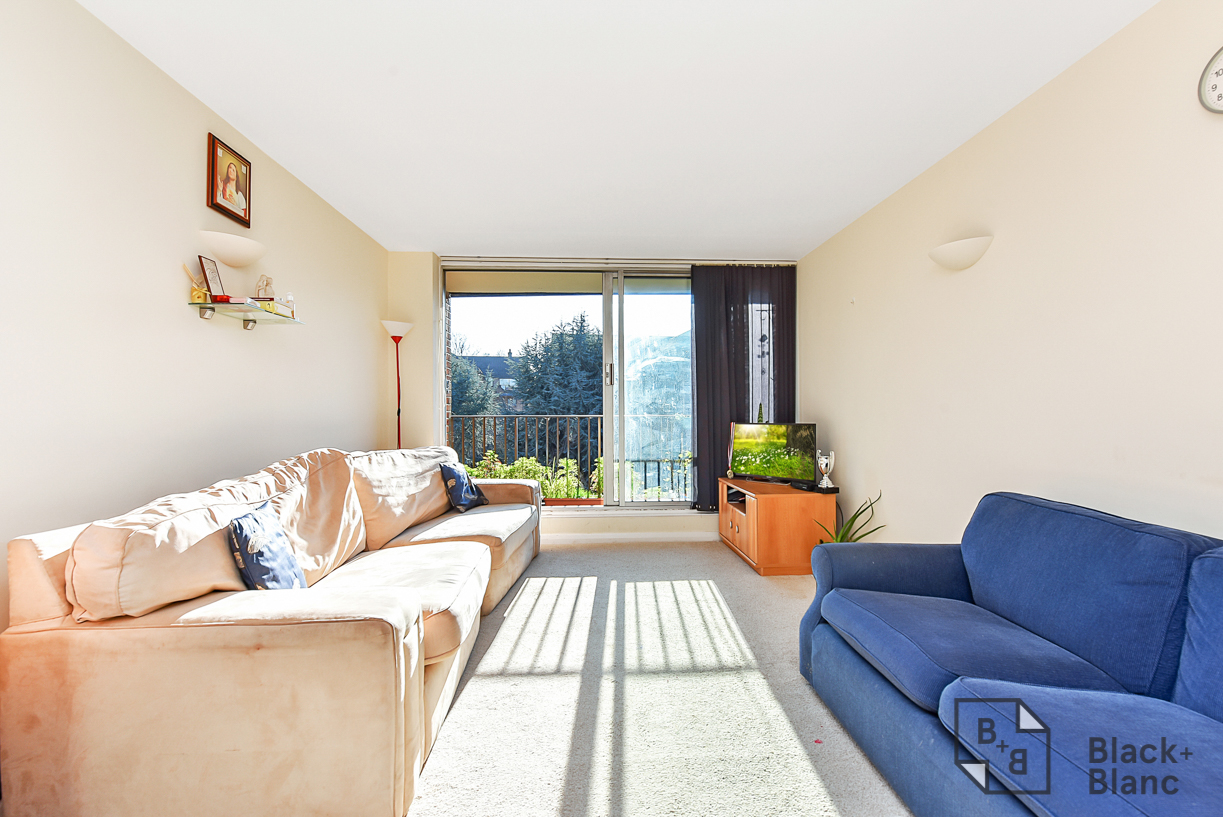 3 bed apartment to rent in Campion Close, Croydon  - Property Image 3