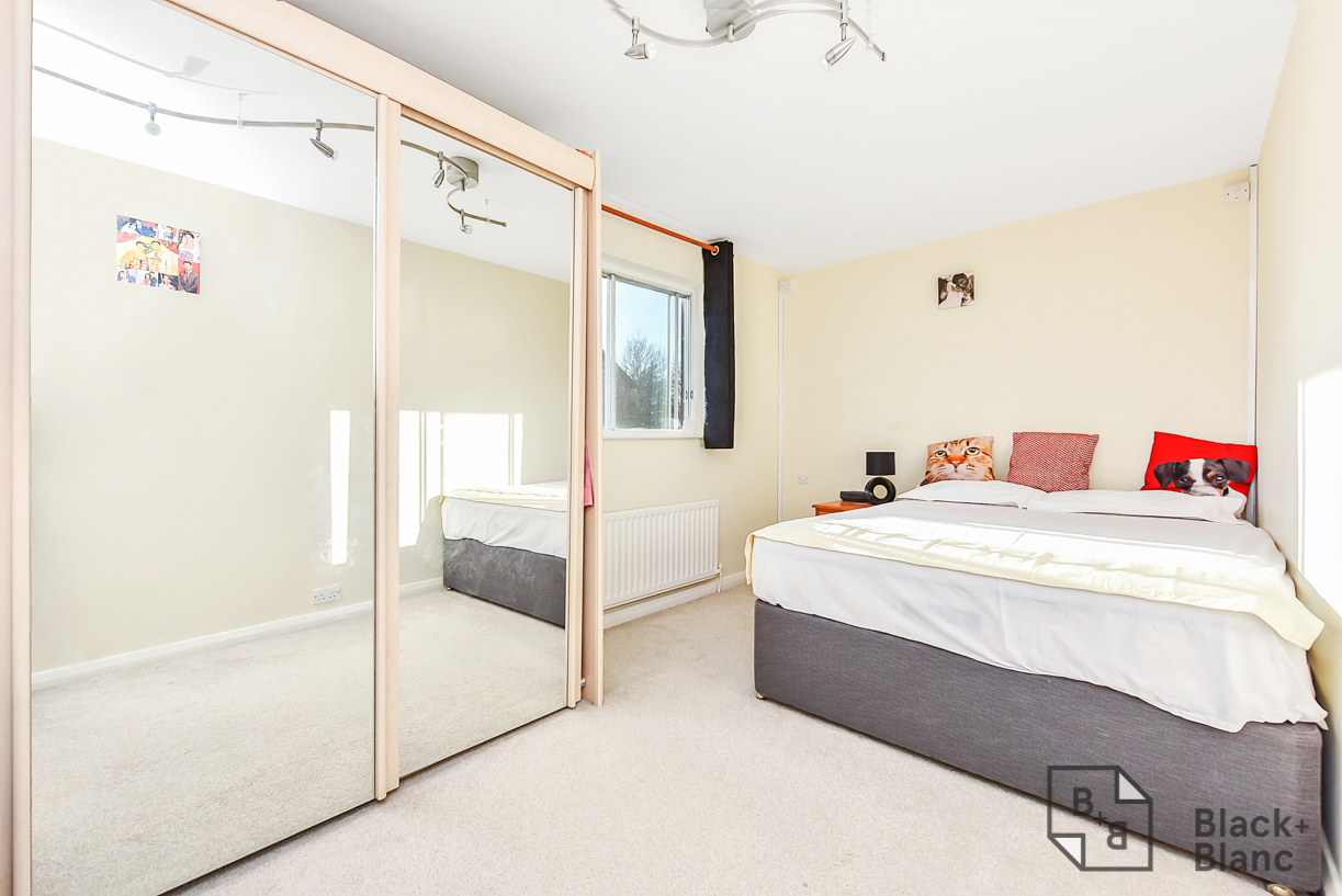 3 bed apartment to rent in Campion Close, Croydon  - Property Image 5