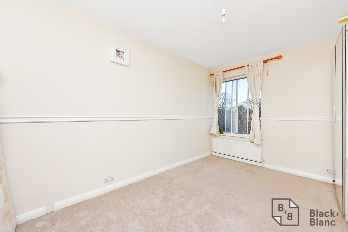 3 bed apartment to rent in Campion Close, Croydon  - Property Image 6