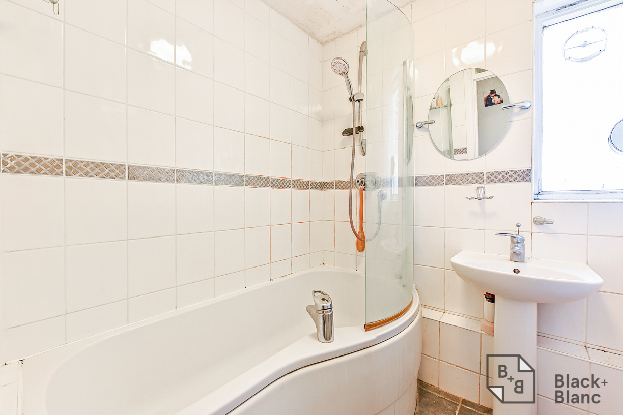 3 bed apartment to rent in Campion Close, Croydon  - Property Image 7