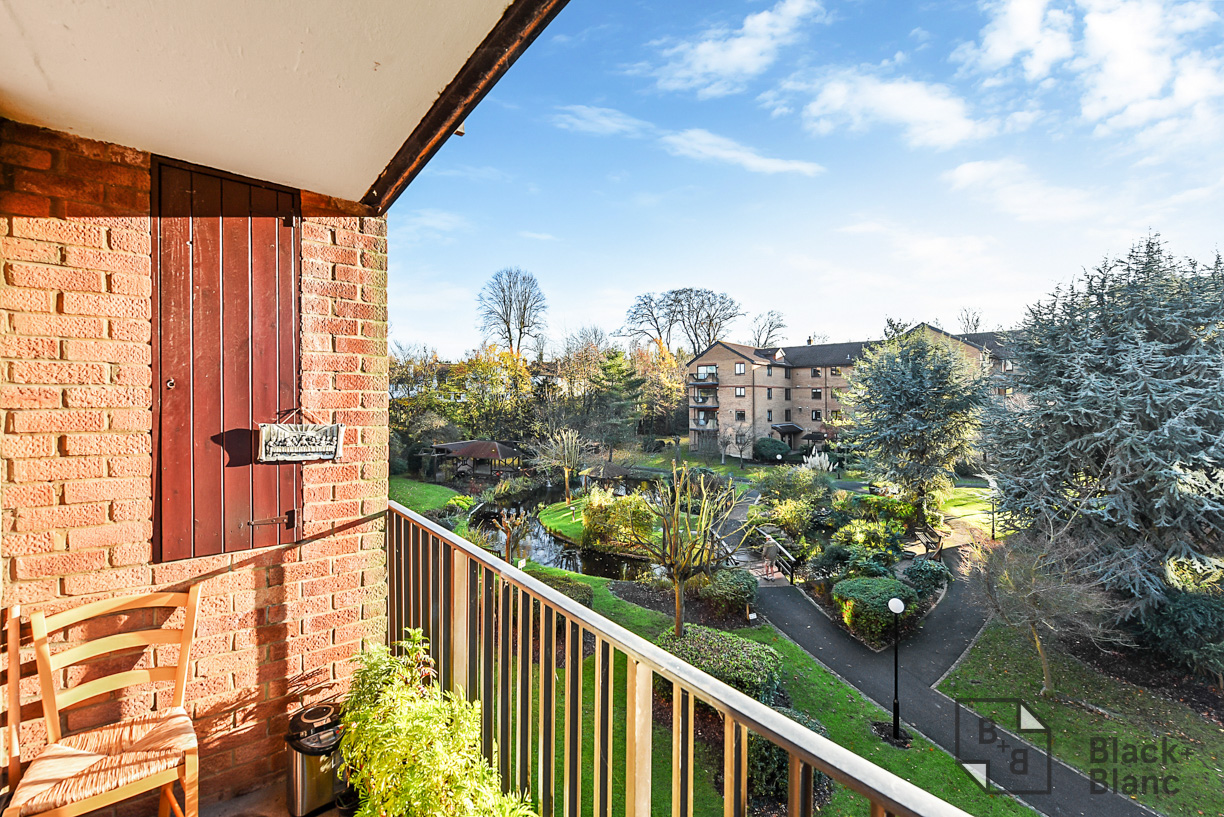 3 bed apartment to rent in Campion Close, Croydon  - Property Image 8