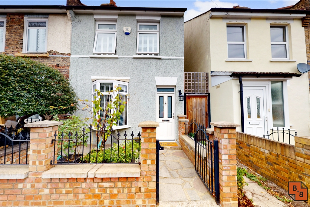 3 bed house for sale in Exeter Road, Croydon - Property Image 1