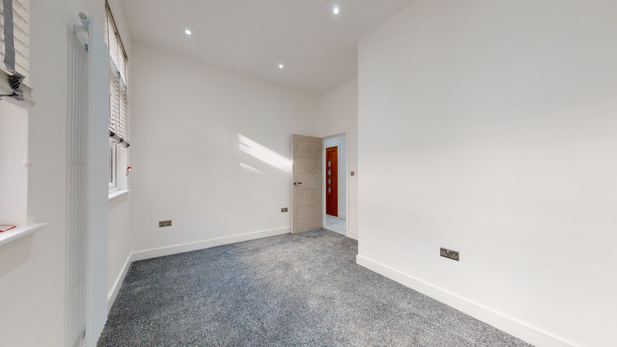 2 bed apartment for sale in Manor Road, Wallington  - Property Image 4
