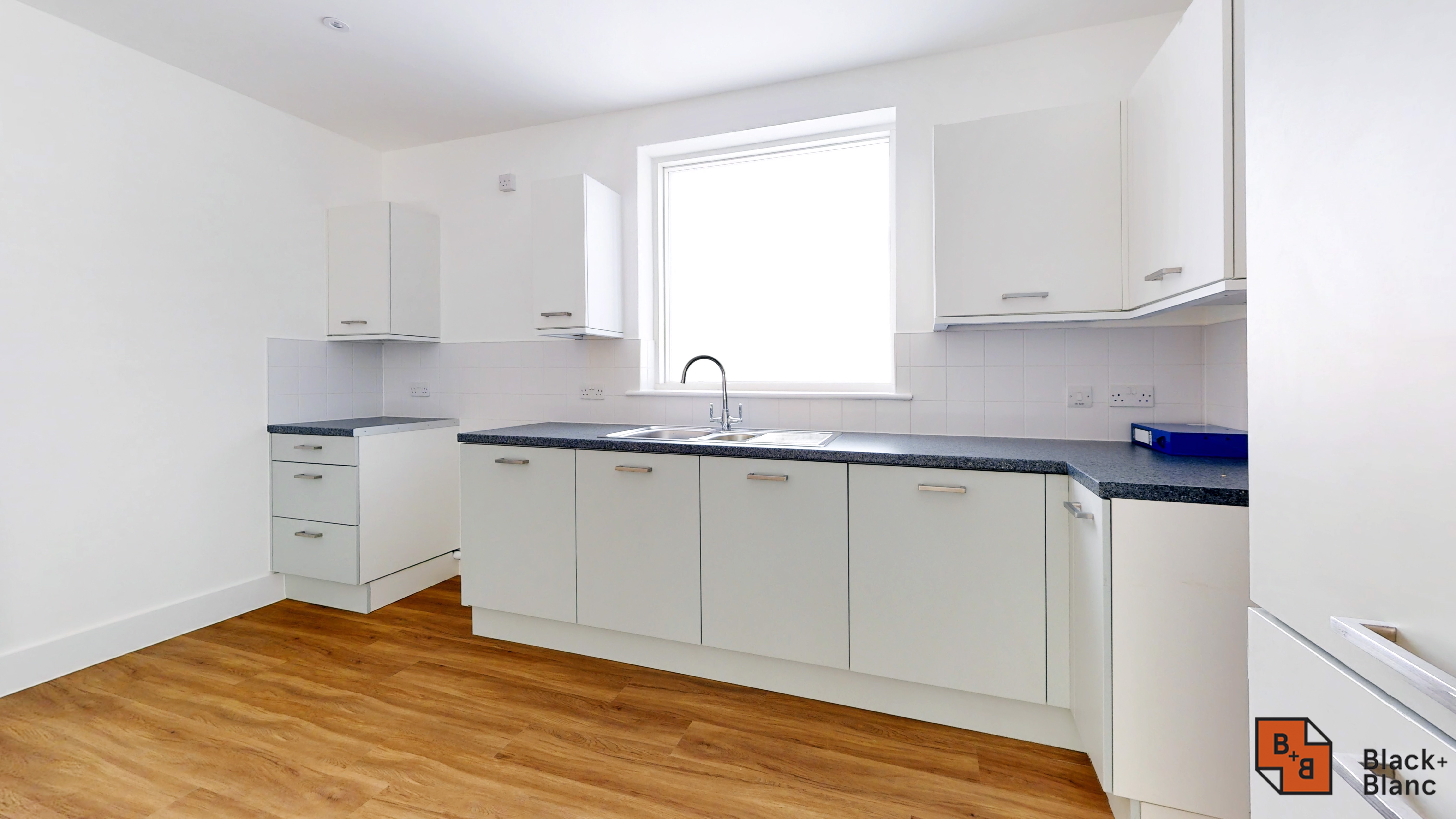 2 bed apartment for sale in Warminster Road, South Norwood  - Property Image 4