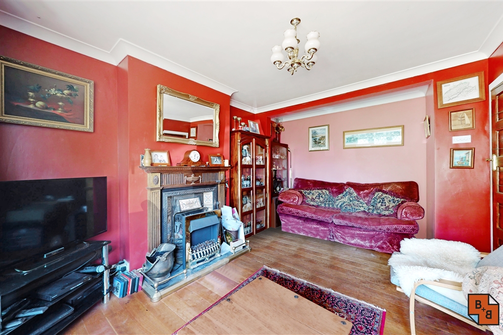 3 bed house for sale in Cherry Tree Walk, West Wickham  - Property Image 4