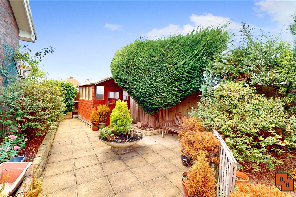 3 bed bungalow for sale in Farm Drive, Croydon  - Property Image 13