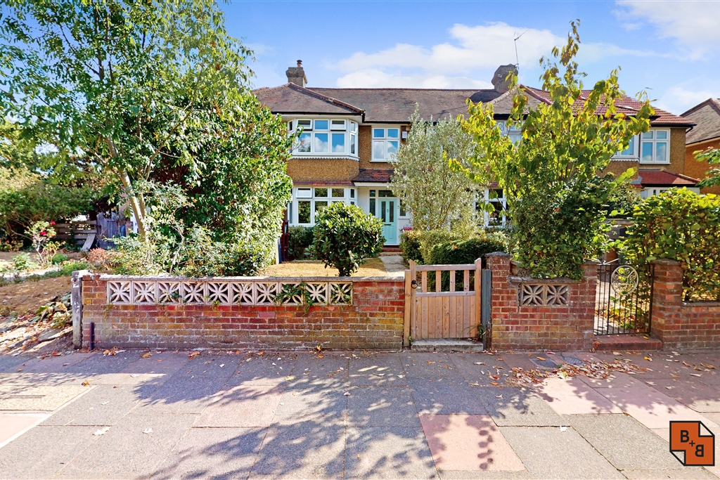 3 bed house for sale in Ravenswood Crescent, West Wickham - Property Image 1