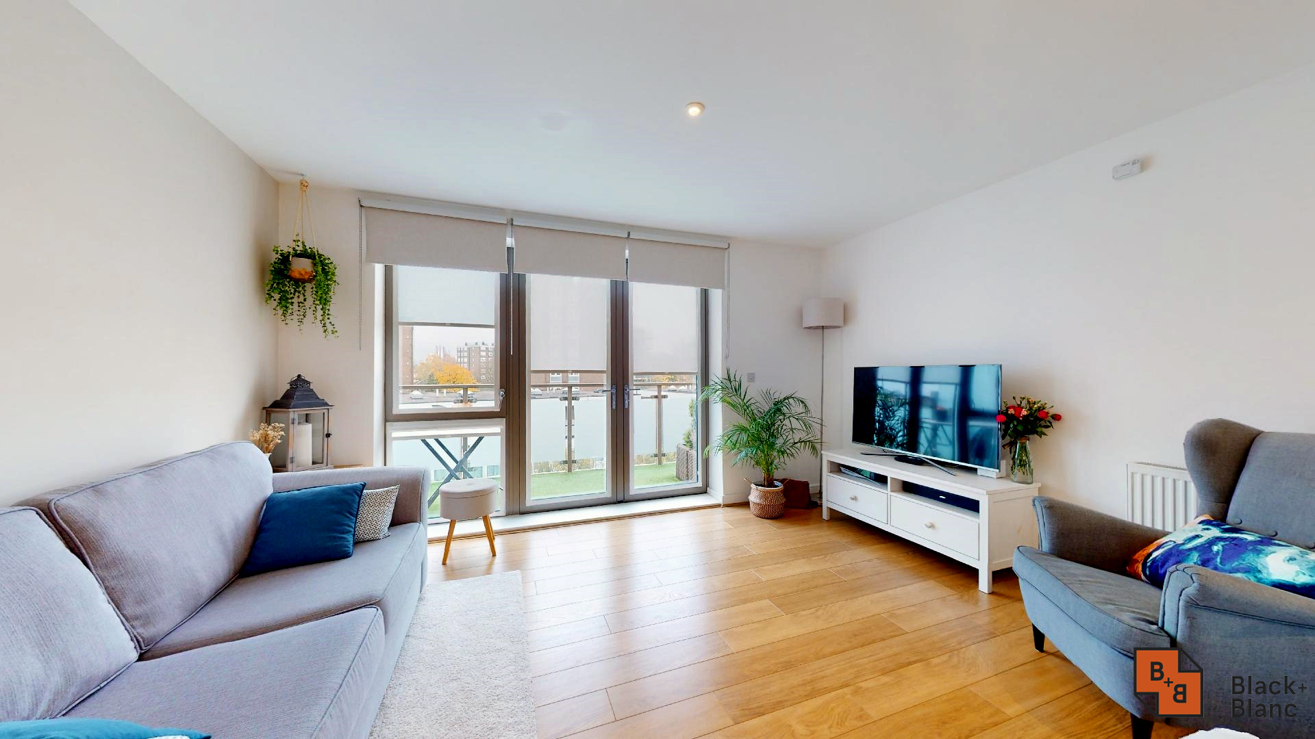 3 bed apartment for sale in Nihill Place, Croydon  - Property Image 1