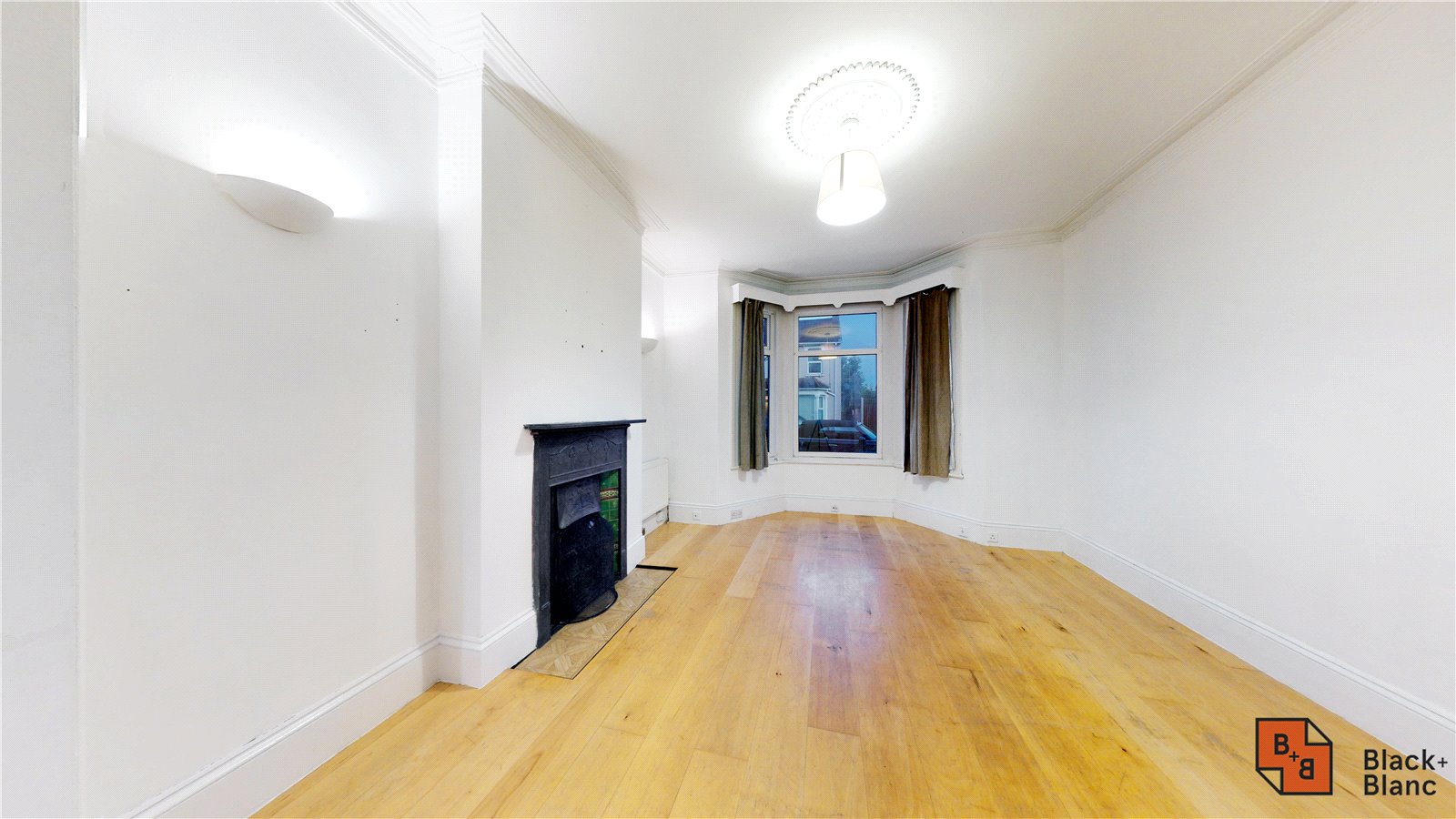 5 bed house for sale in Eileen Road, London  - Property Image 2