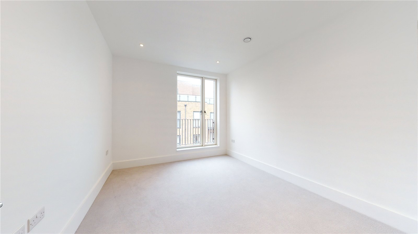 2 bed maisonette for sale in Macleane House, Croydon  - Property Image 3