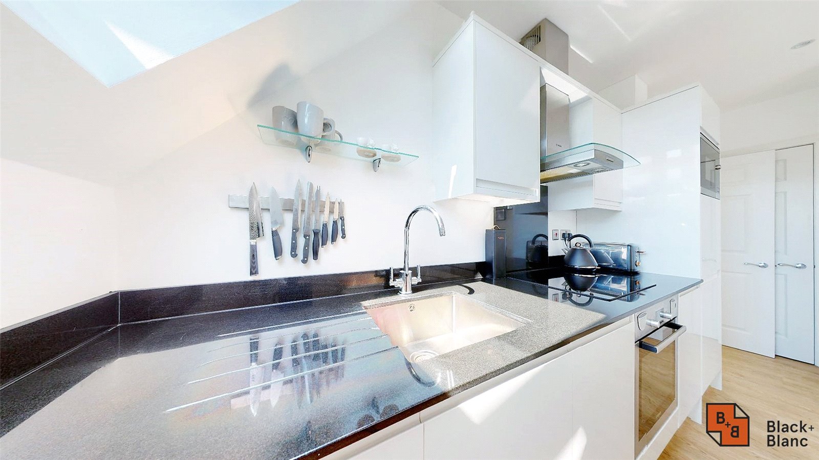 2 bed apartment for sale in Chancellors Close, Beckenham  - Property Image 7