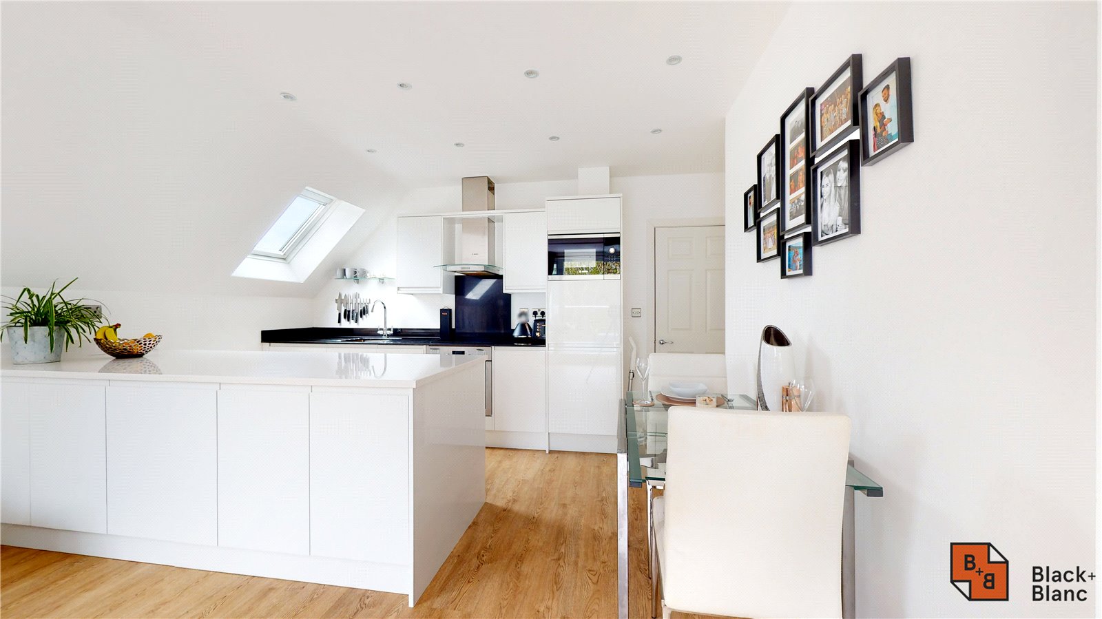 2 bed apartment for sale in Chancellors Close, Beckenham  - Property Image 5