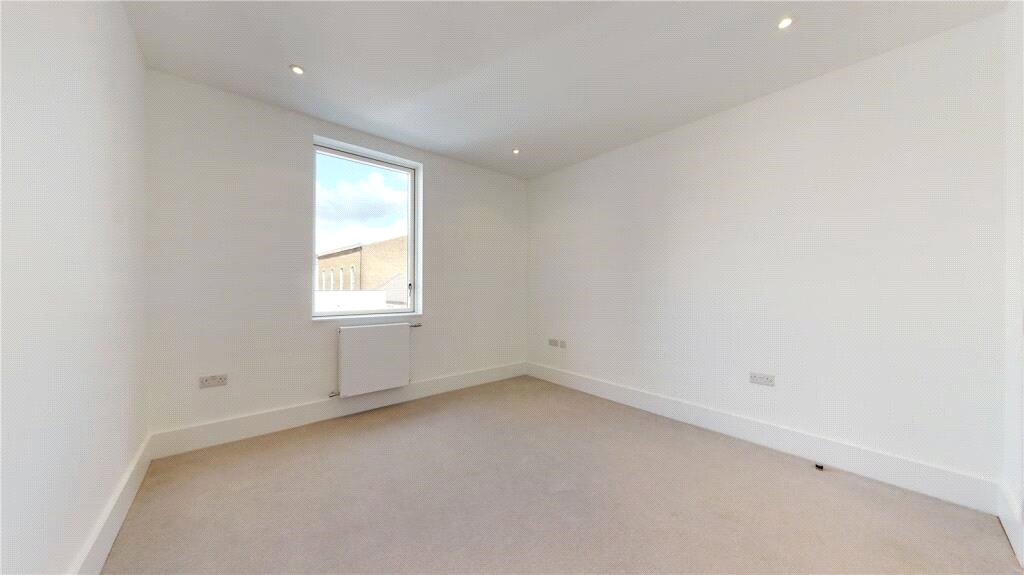 1 bed apartment for sale in Drummond Road  - Property Image 4
