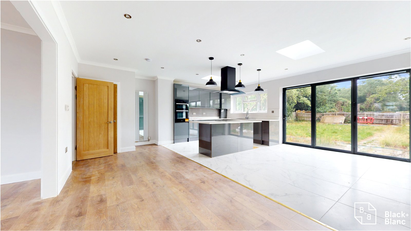 4 bed house for sale in The Glade  - Property Image 1