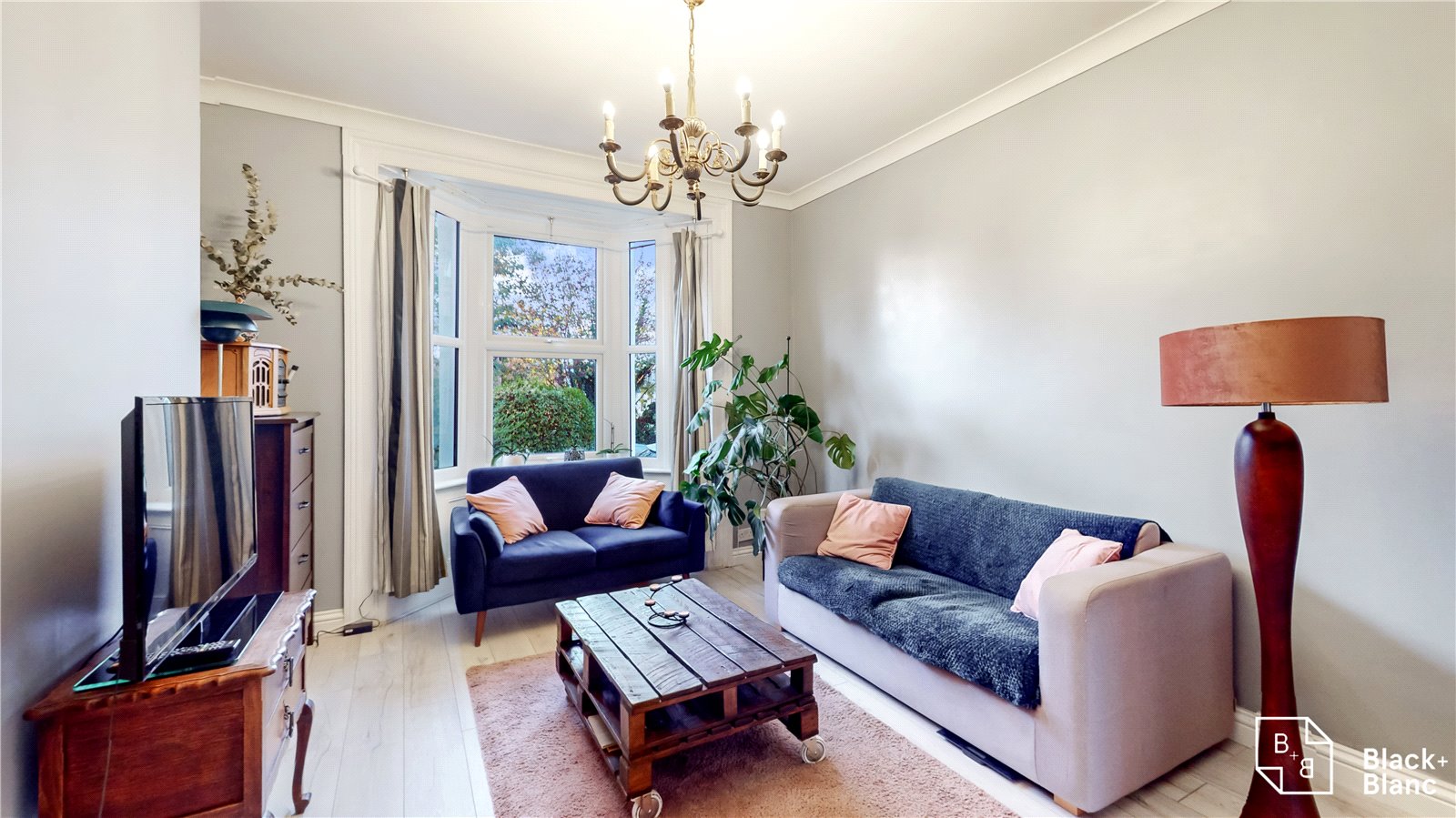 2 bed apartment for sale in Dagnall Park, Selhurst, SE25