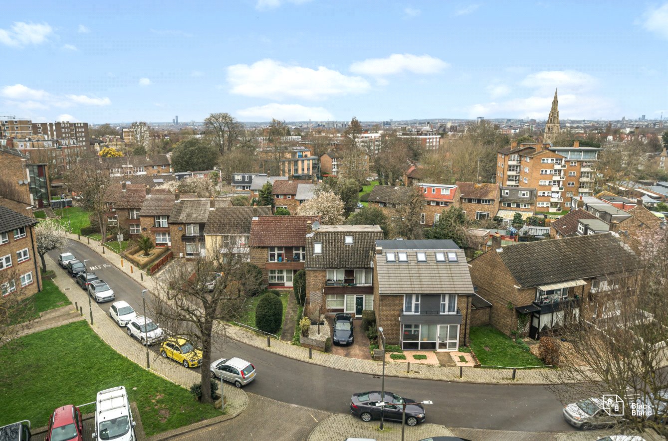 2 bed apartment for sale in Castlecombe Drive, London  - Property Image 13