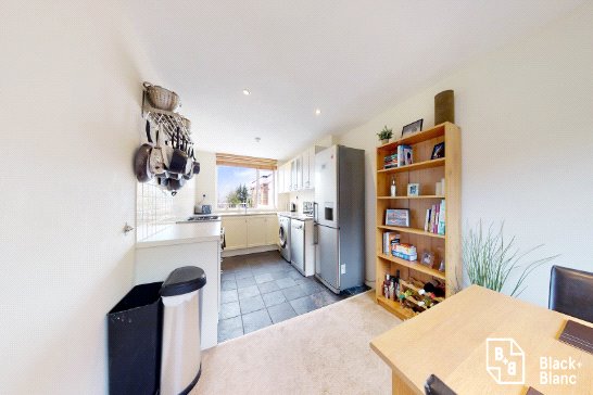 2 bed apartment for sale in Ravensroost, Beulah Hill  - Property Image 3