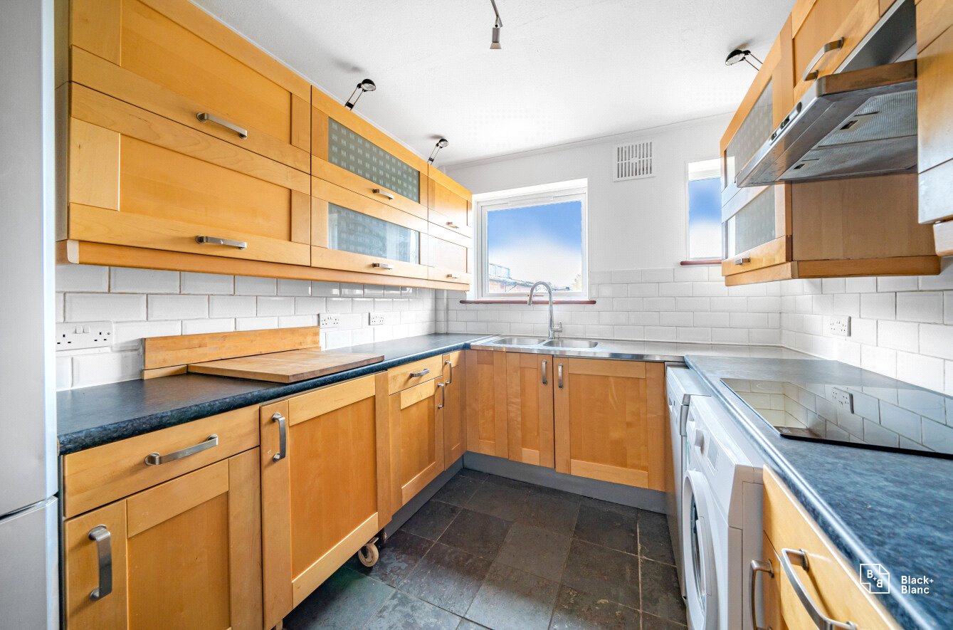 2 bed maisonette for sale in Church Drive  - Property Image 6