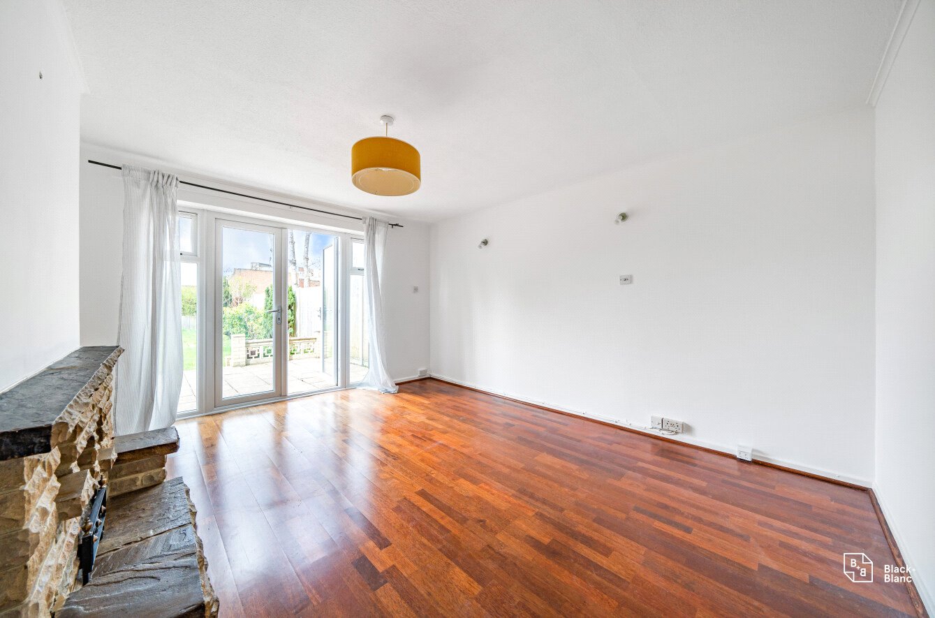 2 bed maisonette for sale in Church Drive  - Property Image 3