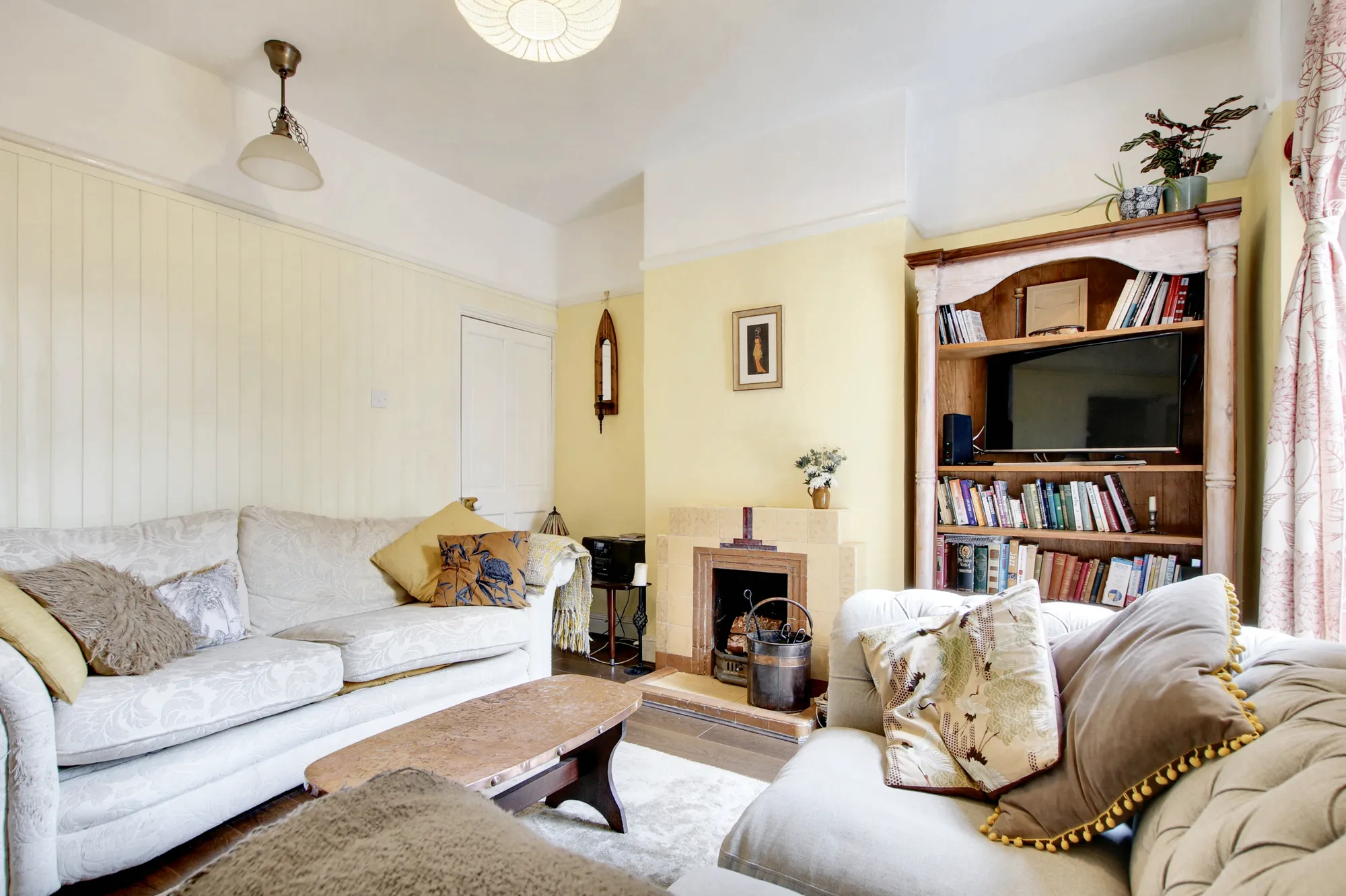 2 bed end of terrace house for sale in Montague Road, Leicester  - Property Image 1