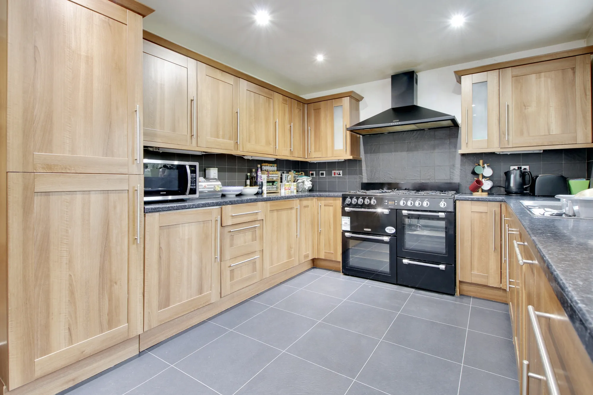 5 bed detached house to rent in Vicarage Lane, Leicester  - Property Image 3