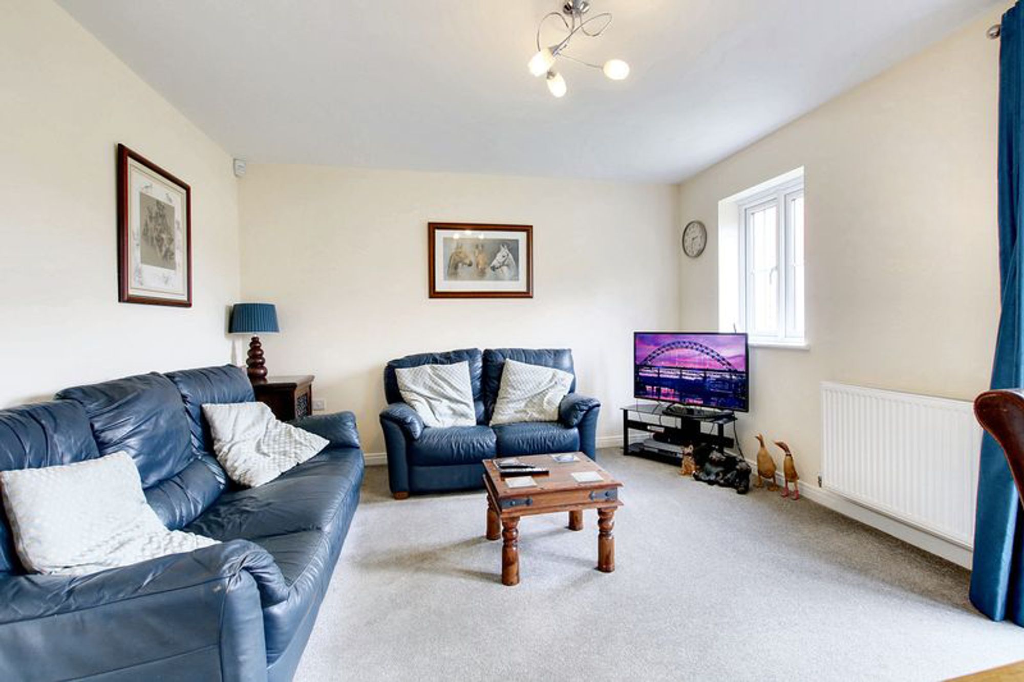 3 bed house for sale in Foxglove Avenue, Leicester  - Property Image 2