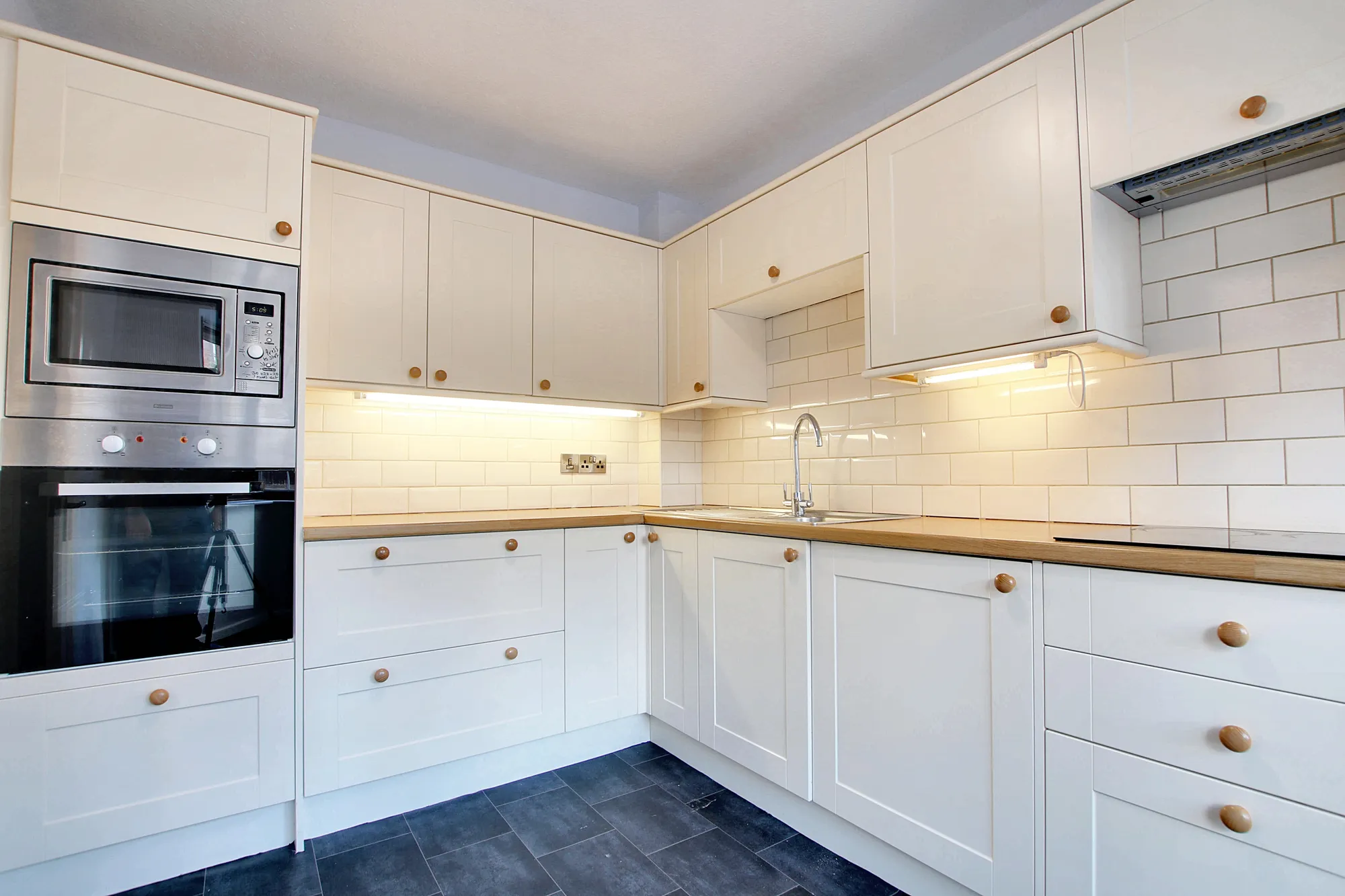 2 bed mid-terraced house for sale in Clarendon Park Road, Leicester  - Property Image 2