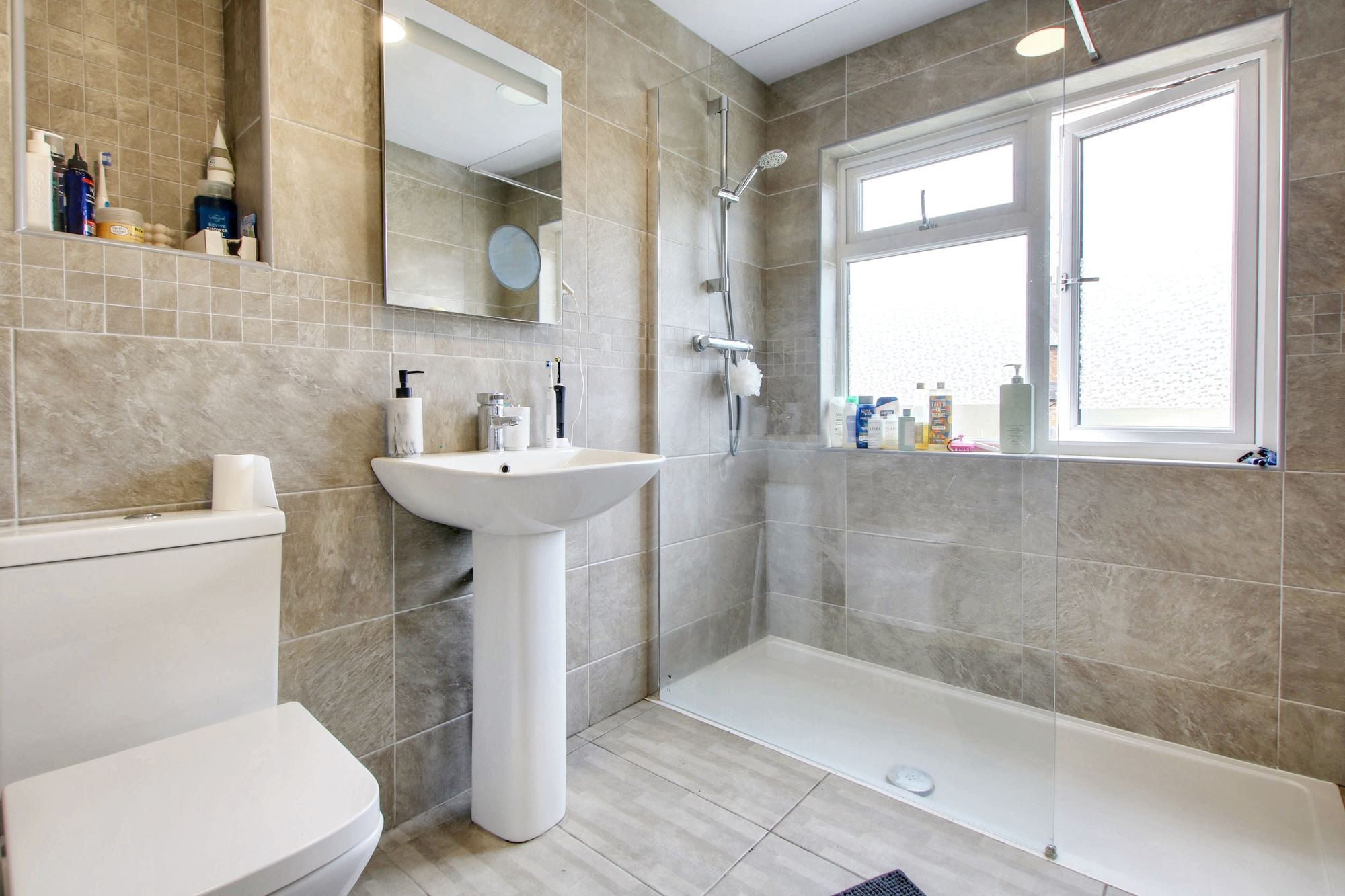 4 bed semi-detached house for sale in Kingswood Avenue, Leicester  - Property Image 25