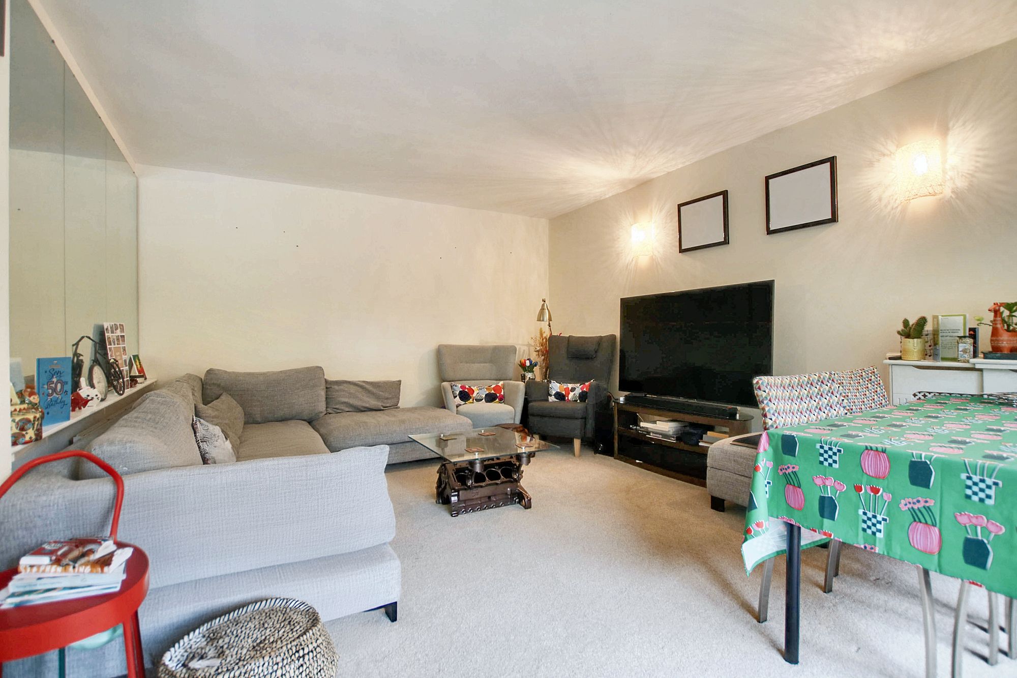 2 bed apartment to rent in Holmfield Road, Leicester - Property Image 1