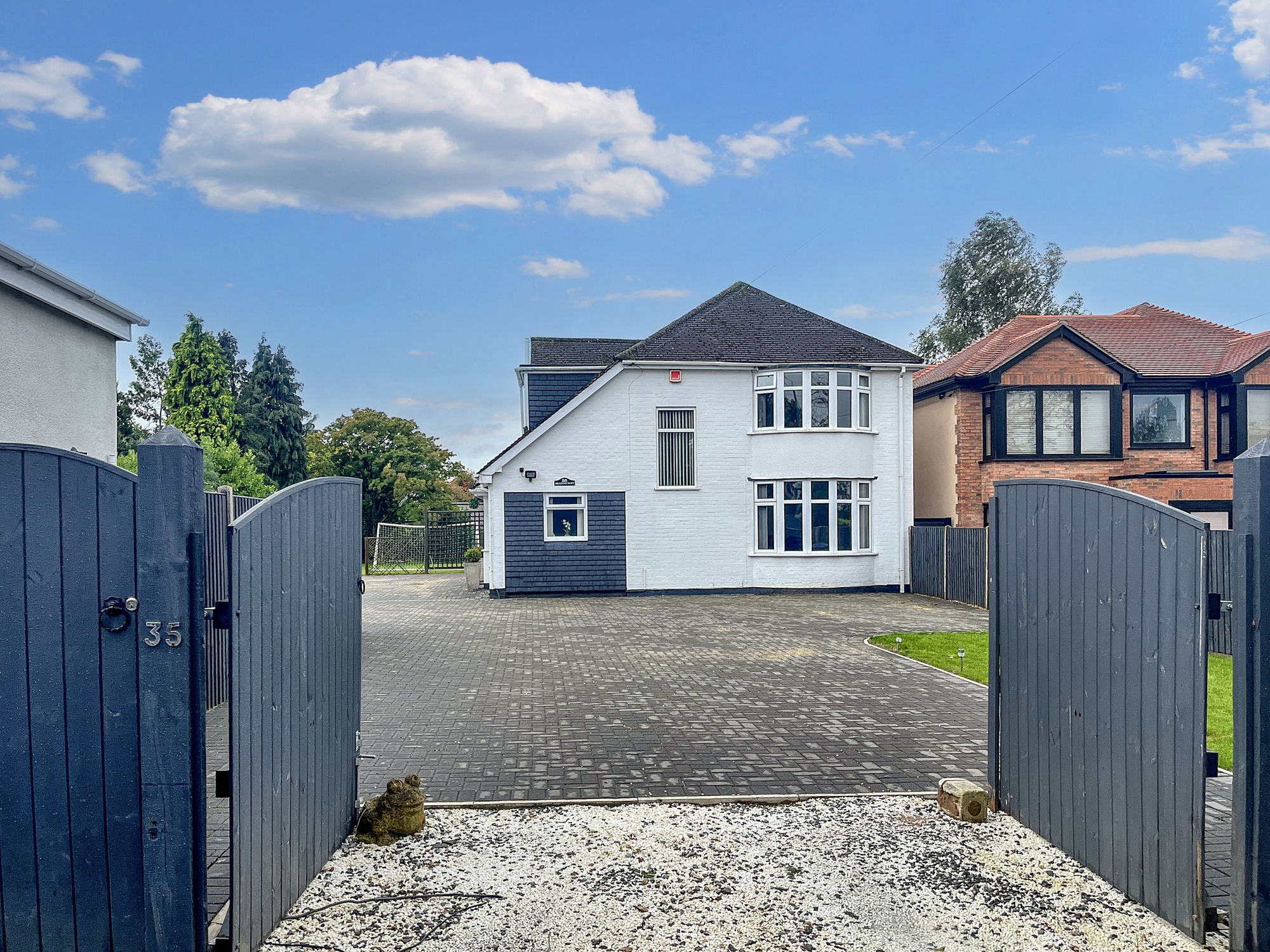 4 bed house for sale in Uppingham Road, Leicester  - Property Image 1