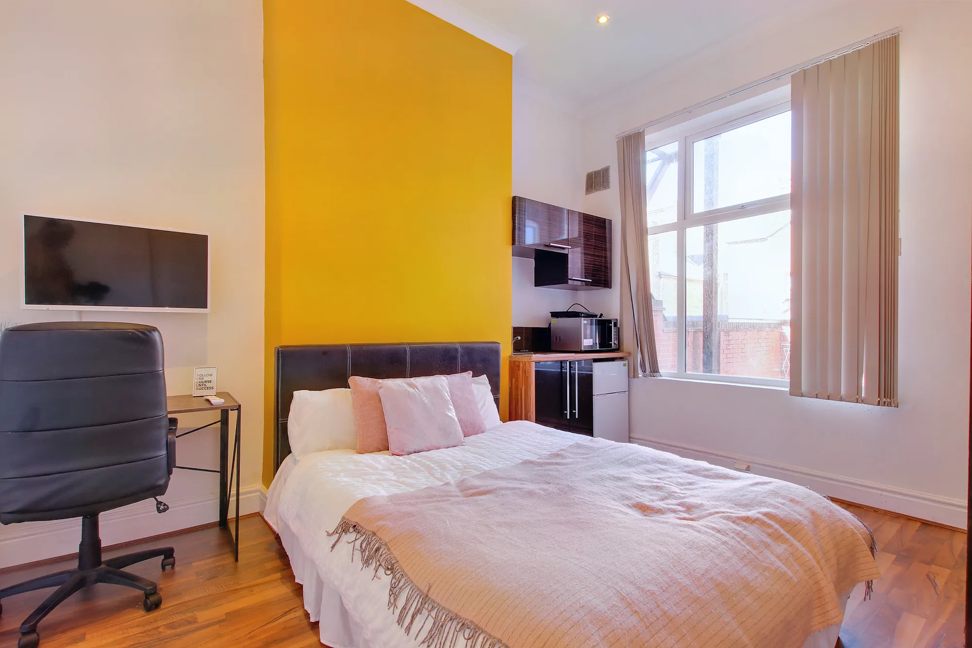 1 bed studio flat to rent in Saxby Street, Leicester  - Property Image 1