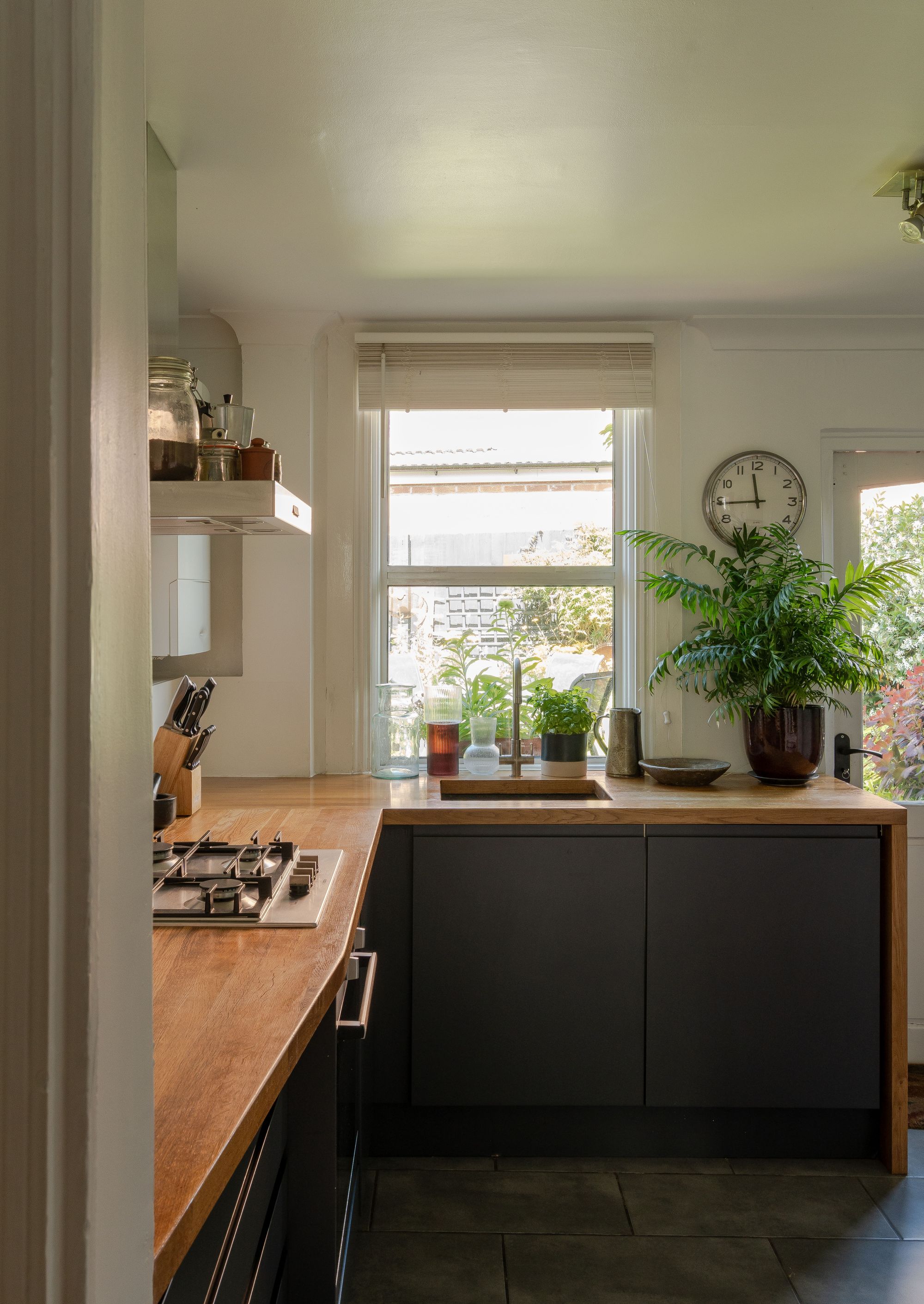 5 bed terraced house for sale in Devonshire Close, Stratford, London, E15 - Property Image 9