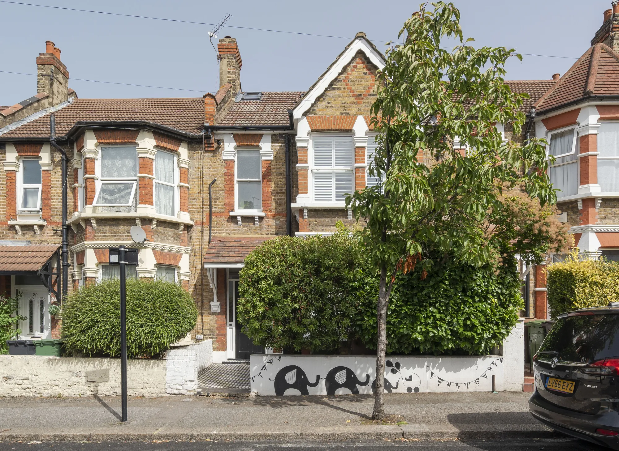 4 bed mid-terraced house for sale in Scarborough Road, Leytonstone - Property Image 1