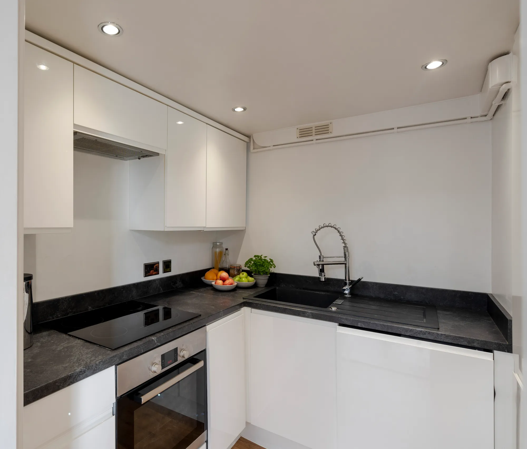 1 bed ground floor flat for sale in Clock Court, Victory Road  - Property Image 13