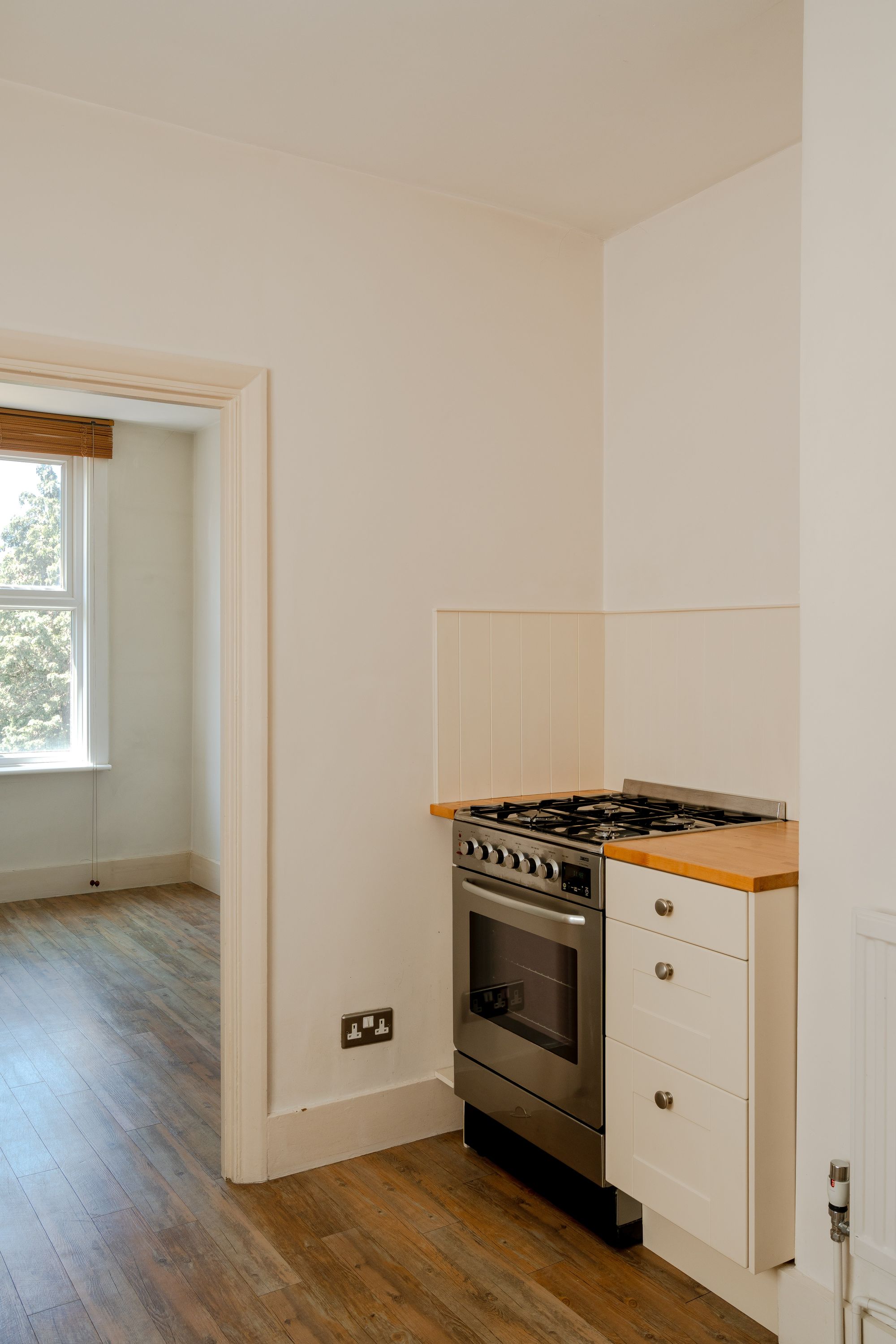 2 bed flat for sale in St. Annes Road, London, E11  - Property Image 12