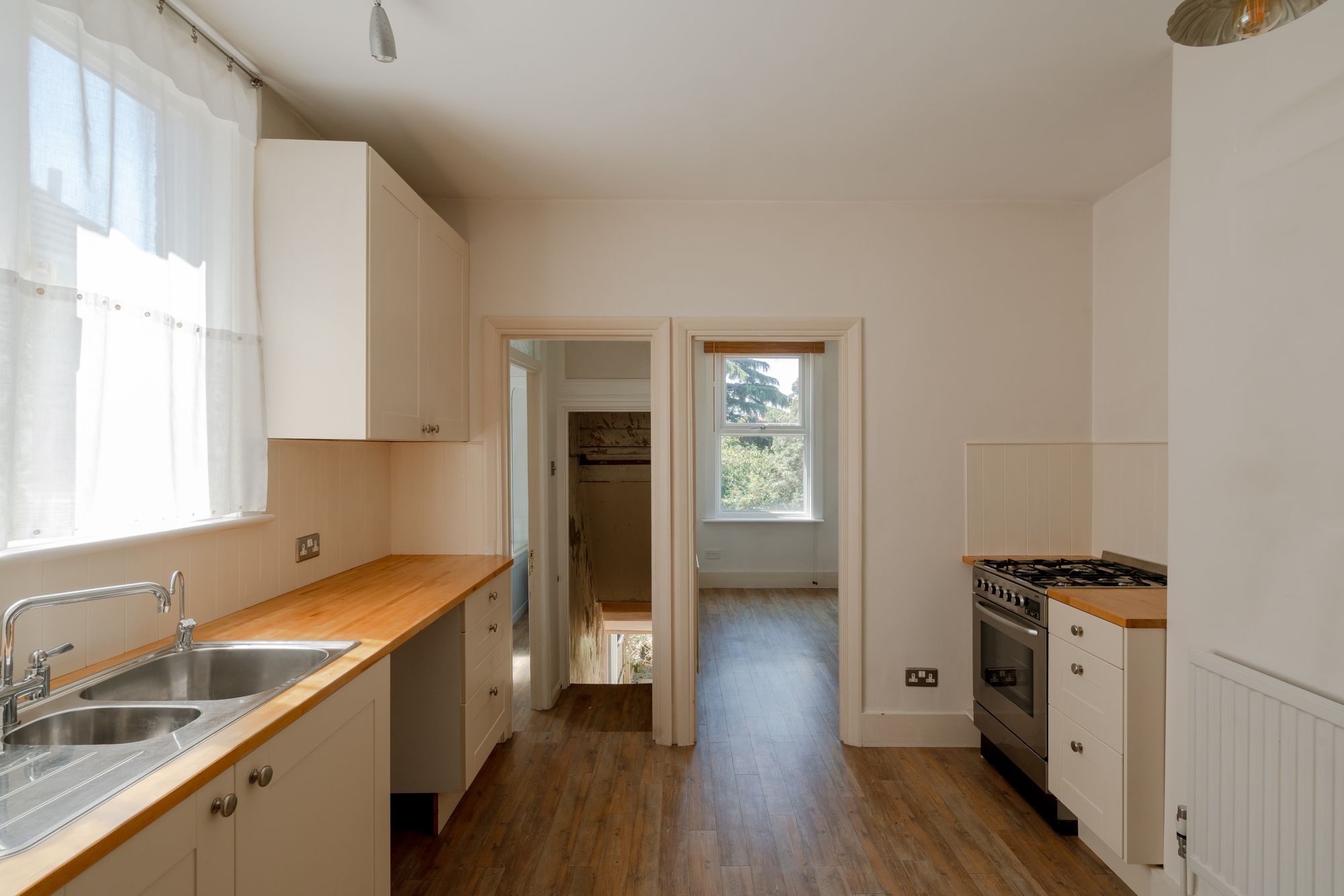 2 bed flat for sale in St. Annes Road, London, E11  - Property Image 13