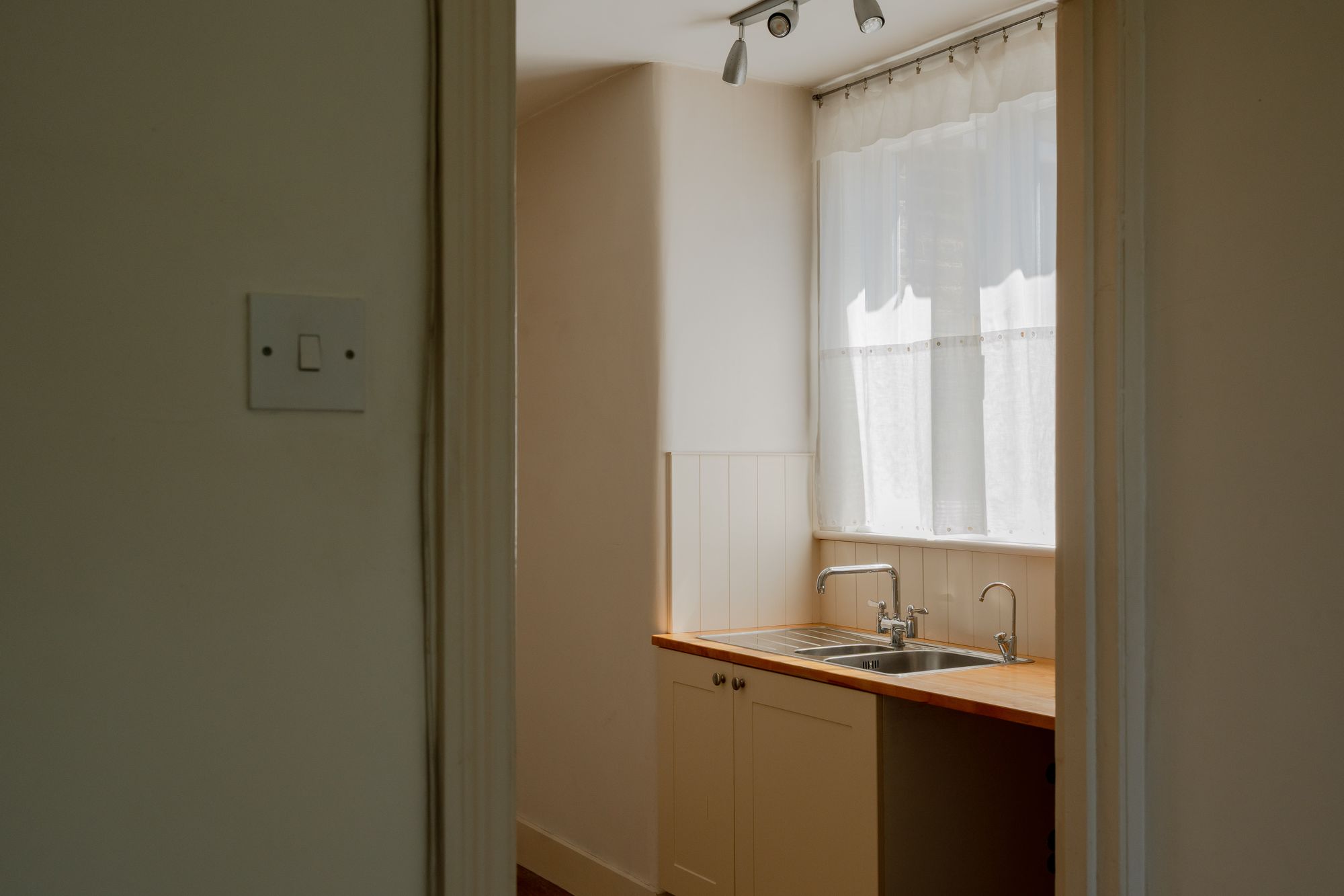 2 bed flat for sale in St. Annes Road, London, E11  - Property Image 16