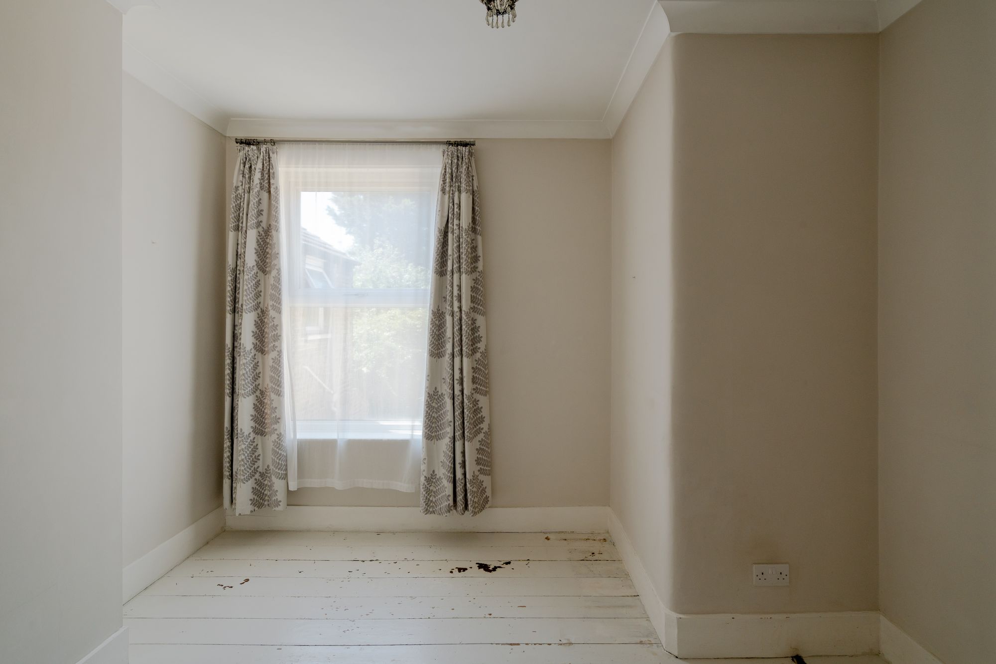 2 bed flat for sale in St. Annes Road, London, E11  - Property Image 9