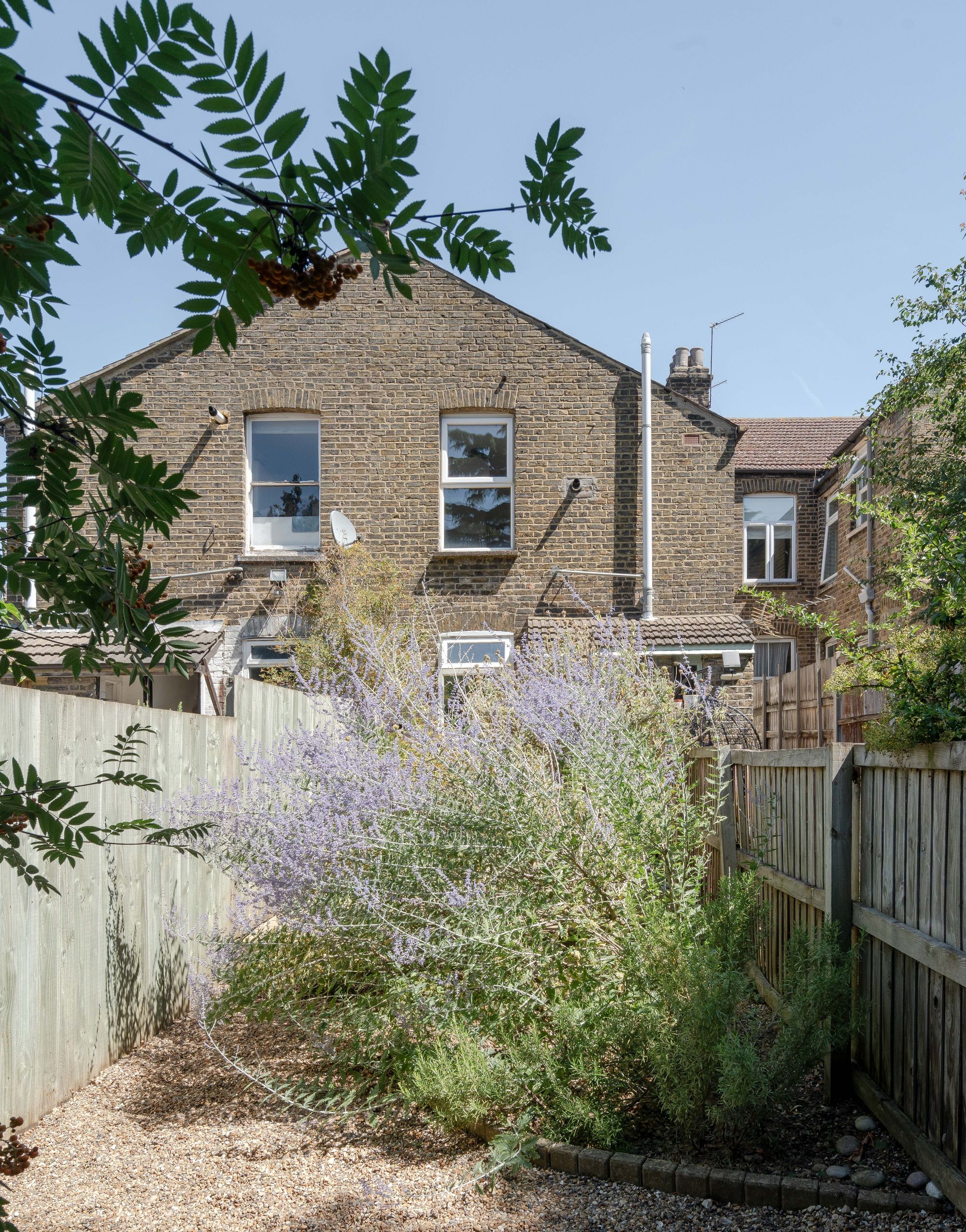 2 bed flat for sale in St. Annes Road, London, E11  - Property Image 2