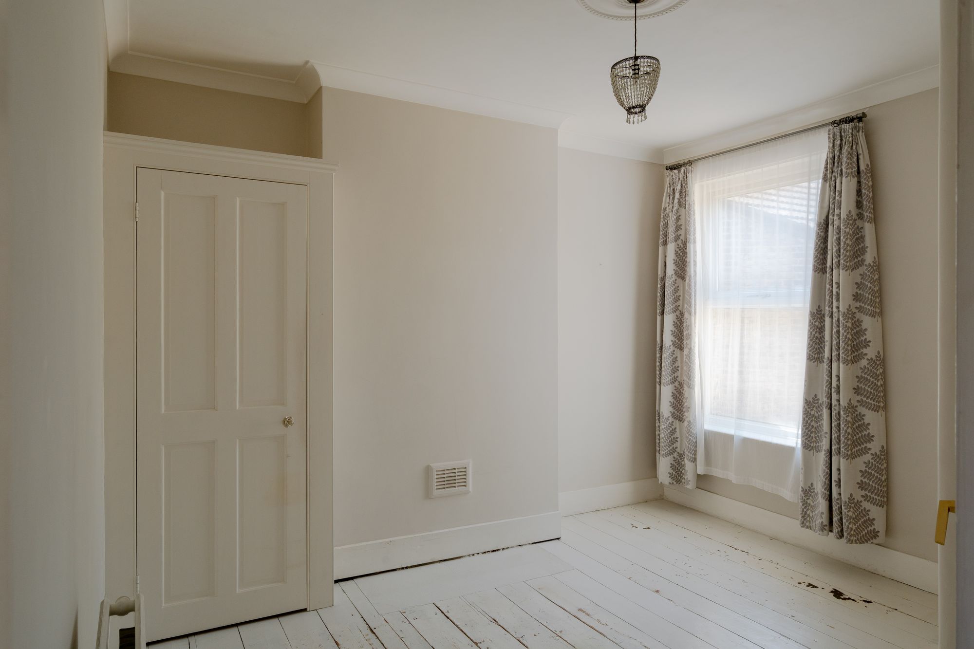 2 bed flat for sale in St. Annes Road, London, E11  - Property Image 8