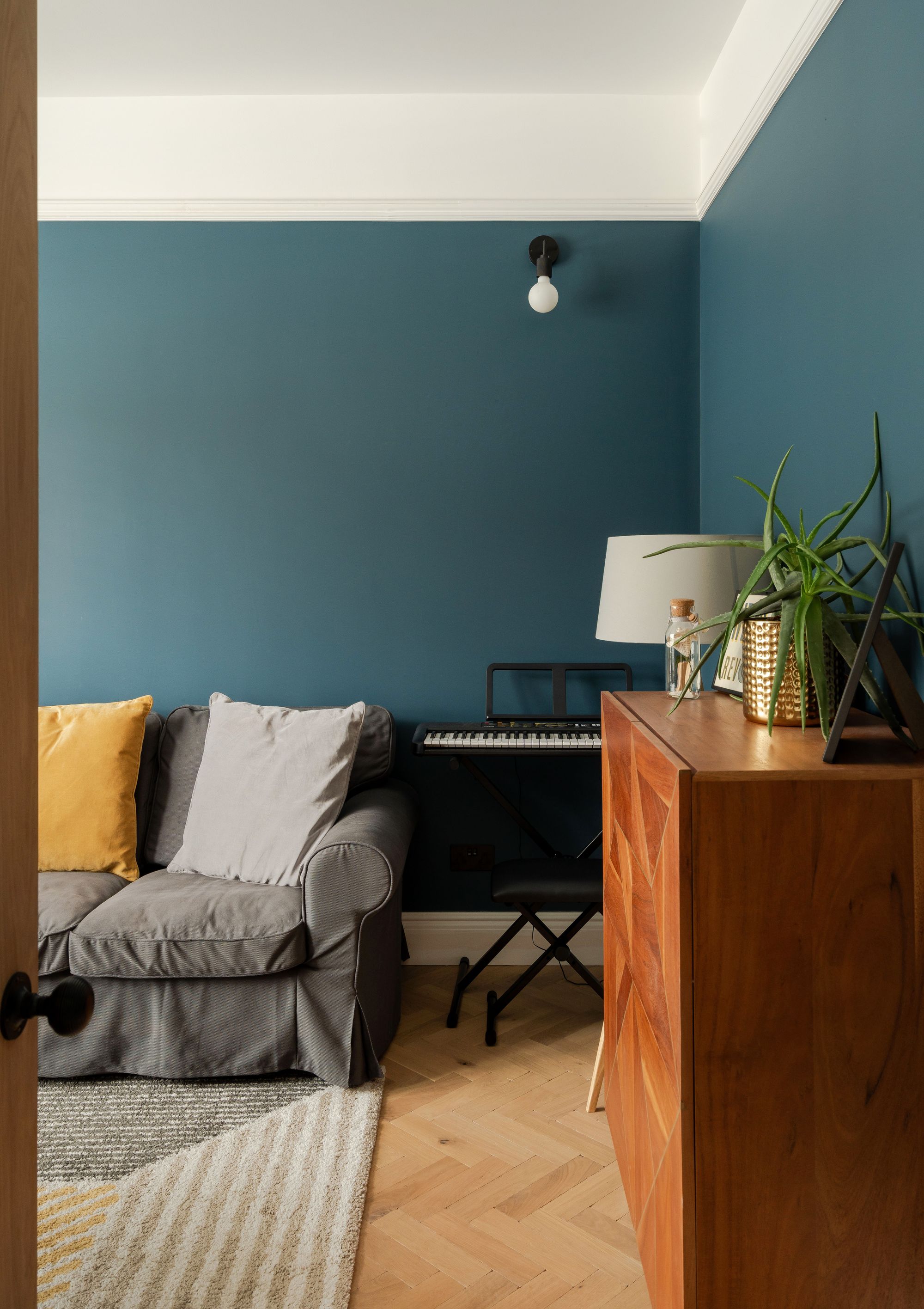 3 bed mid-terraced house for sale in Grove Road, Bushwood, Leytonstone, E11 - Property Image 3