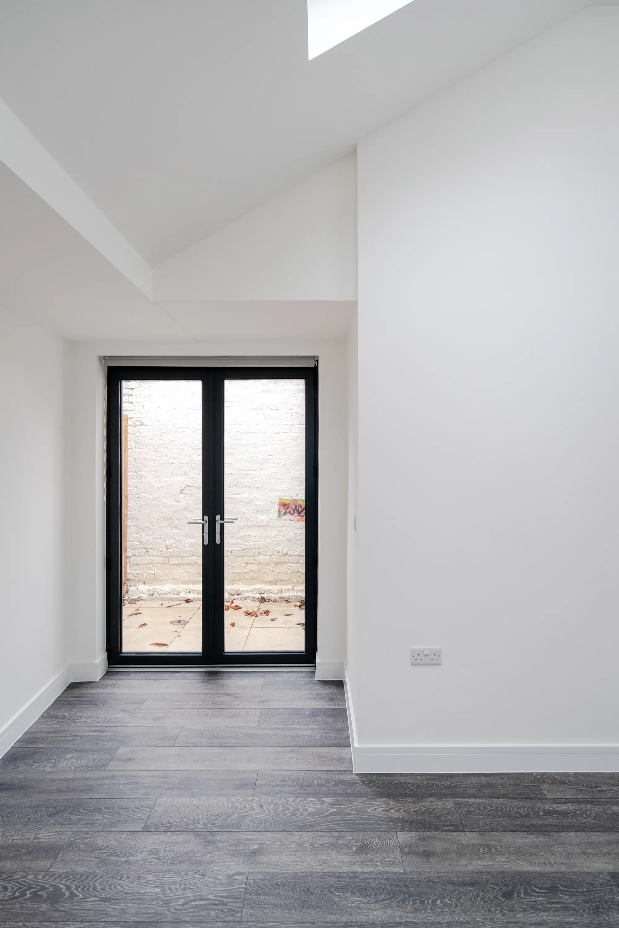 1 bed ground floor flat to rent in Tavistock Road, London  - Property Image 14
