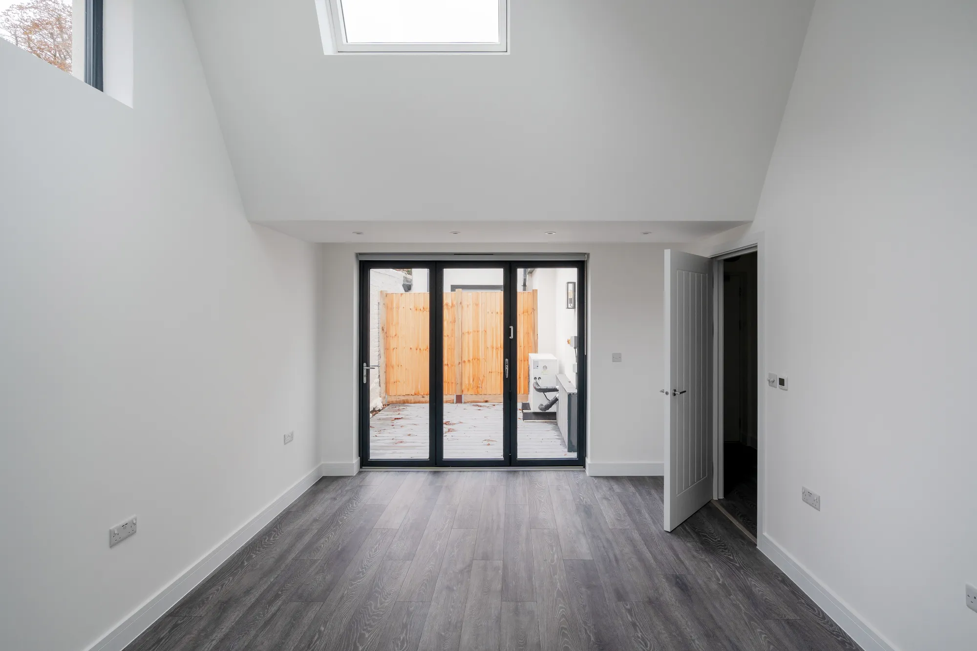 1 bed ground floor flat to rent in Tavistock Road, London  - Property Image 1