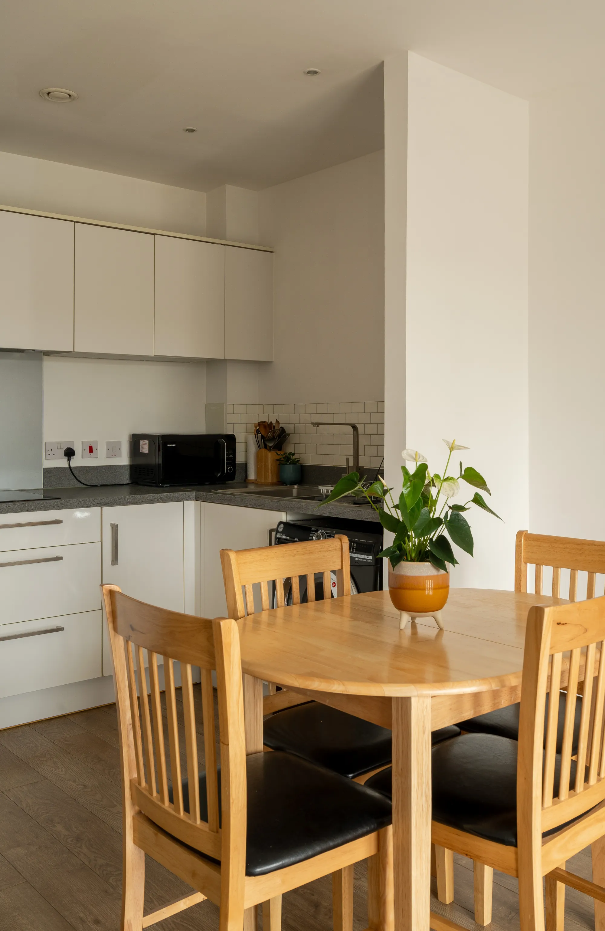 2 bed apartment for sale in Hainault Road, Upper Leytonstone  - Property Image 6