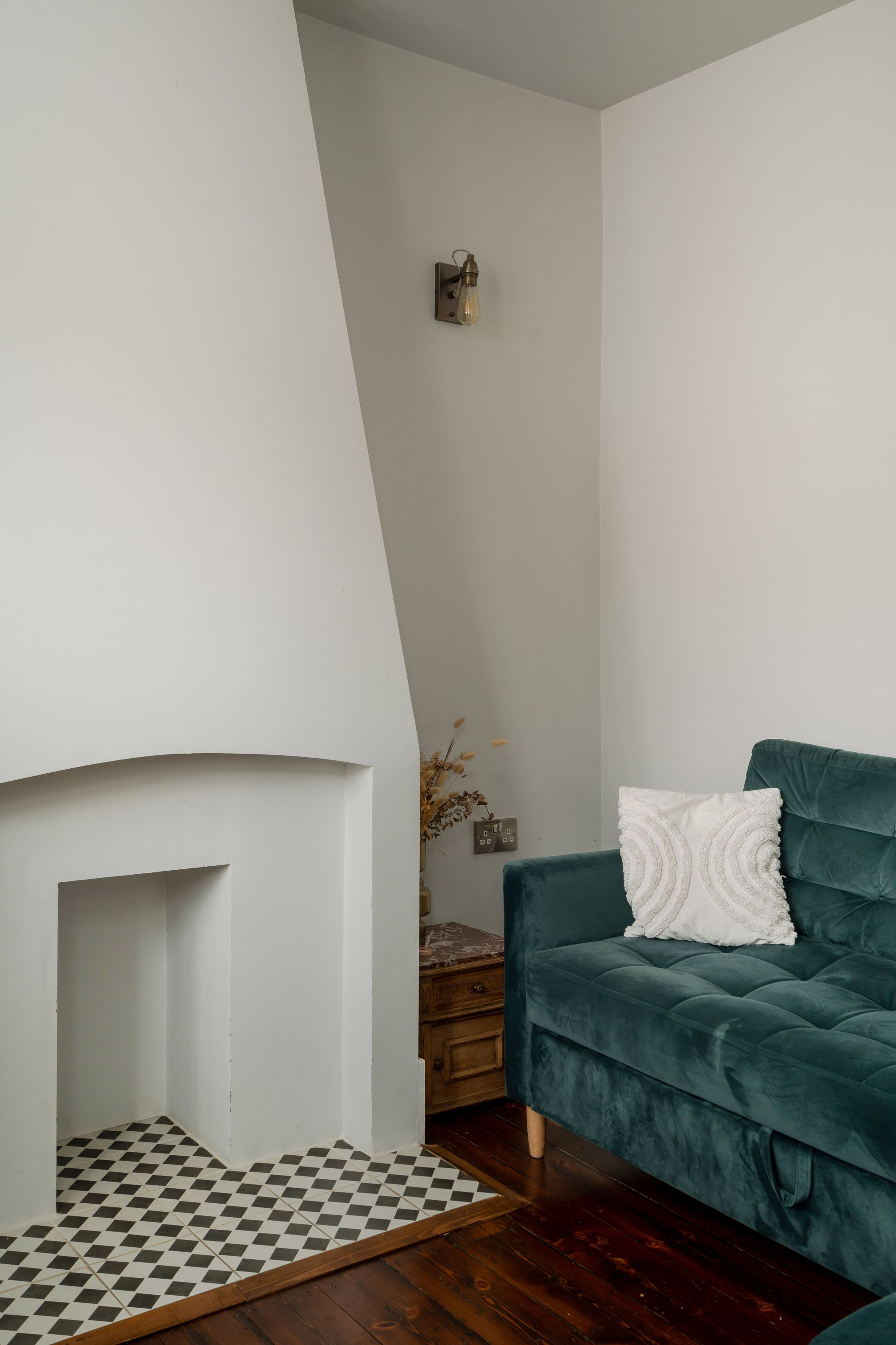 2 bed mid-terraced house for sale in Trumpington Road, Forest Gate, London, E7 - Property Image 5