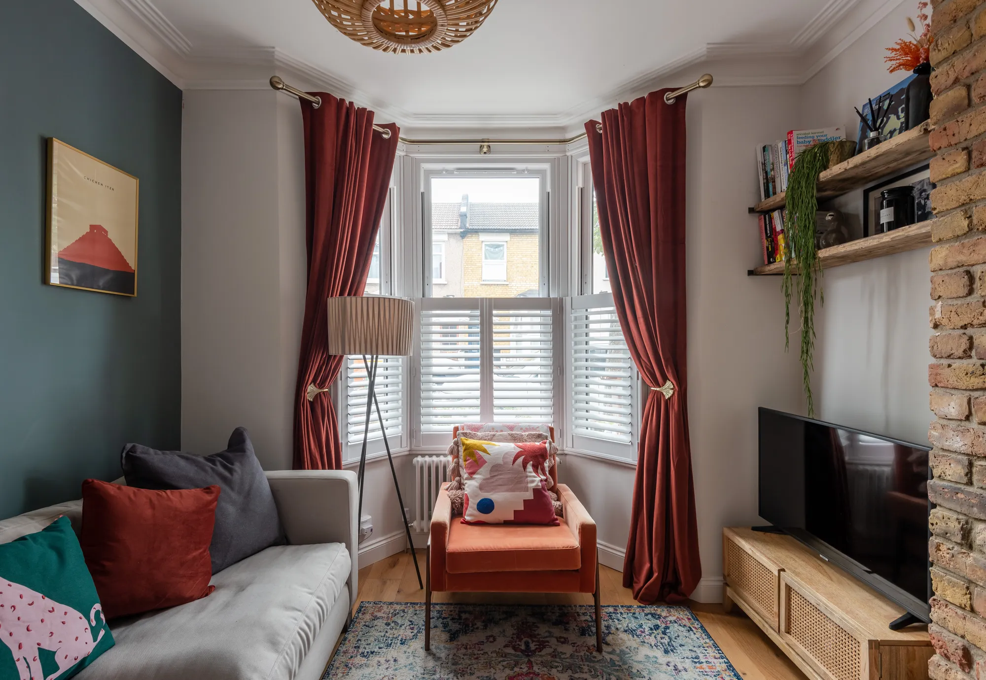 3 bed mid-terraced house for sale in Wragby Road, Leytonstone  - Property Image 2